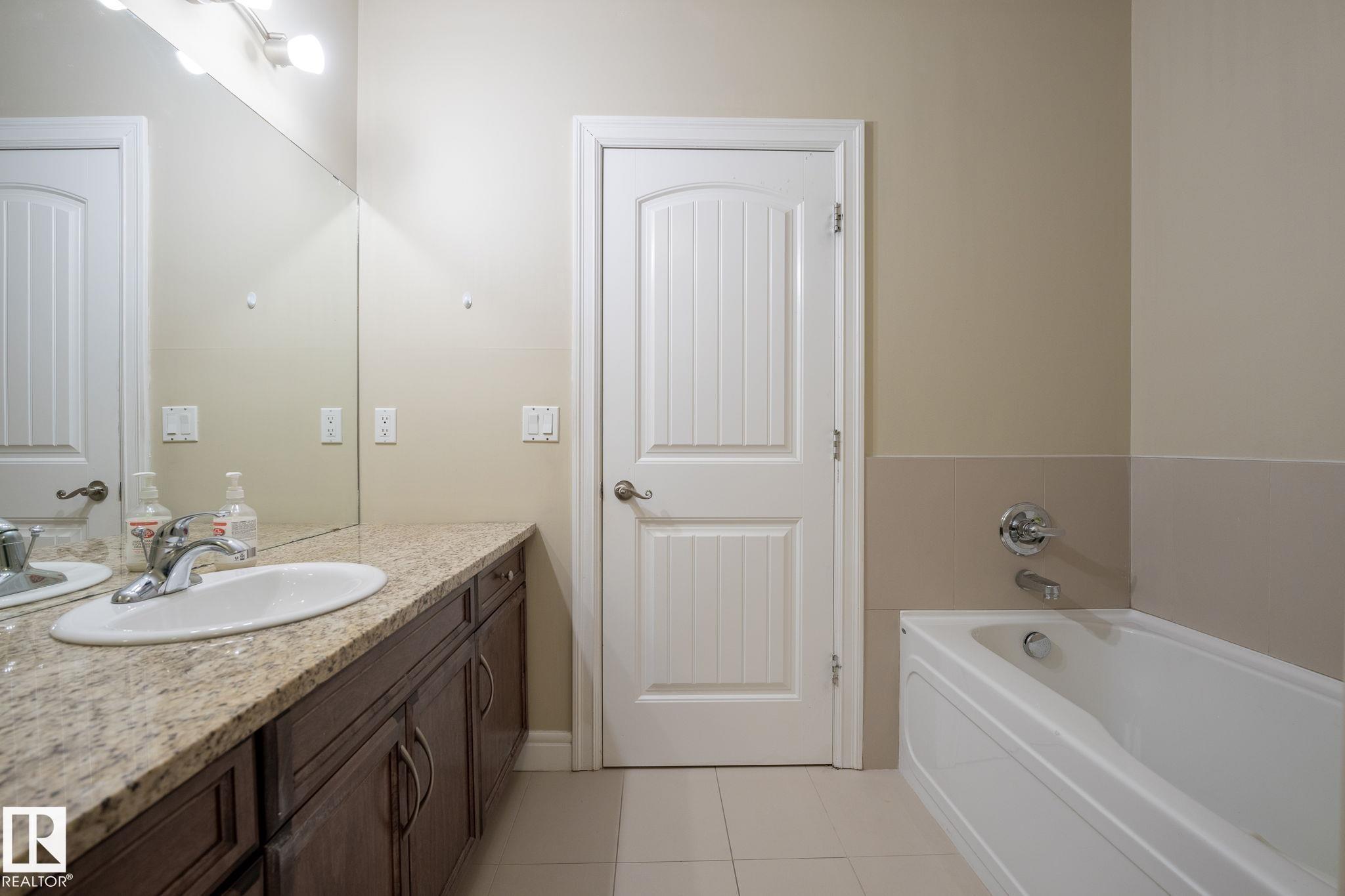 Photo 12 at 1033 Chahley Lane NW, Cameron Heights, Edmonton