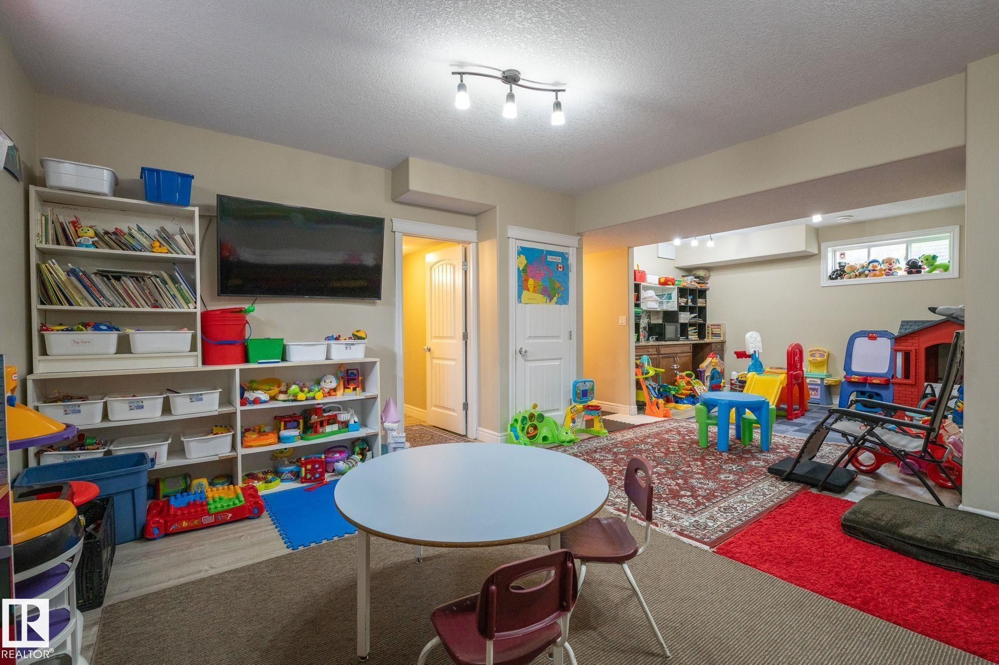 Photo 17 at 1033 Chahley Lane NW, Cameron Heights, Edmonton