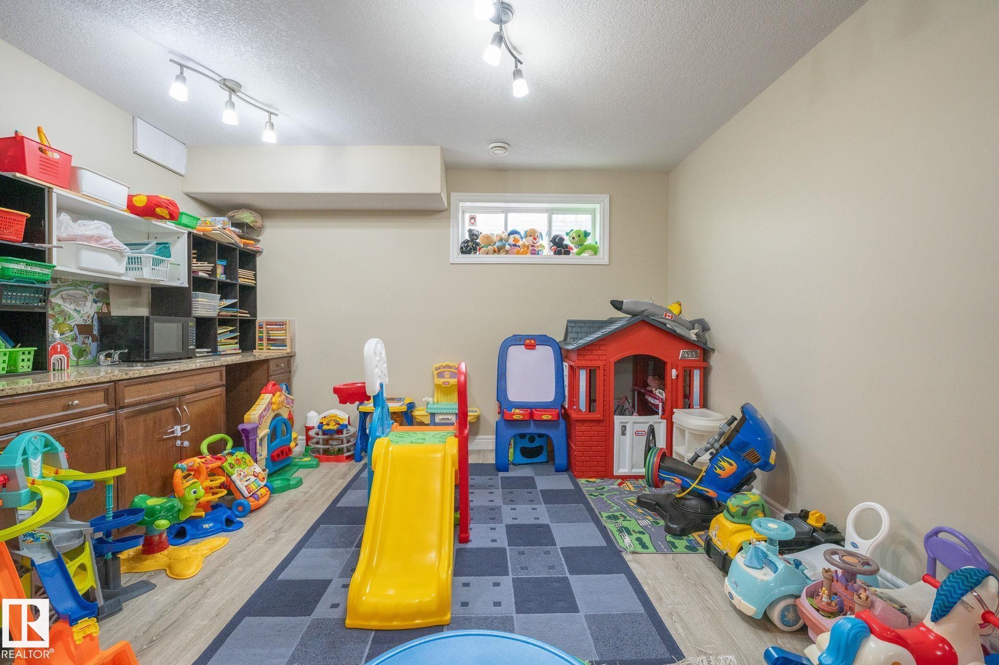 Photo 19 at 1033 Chahley Lane NW, Cameron Heights, Edmonton