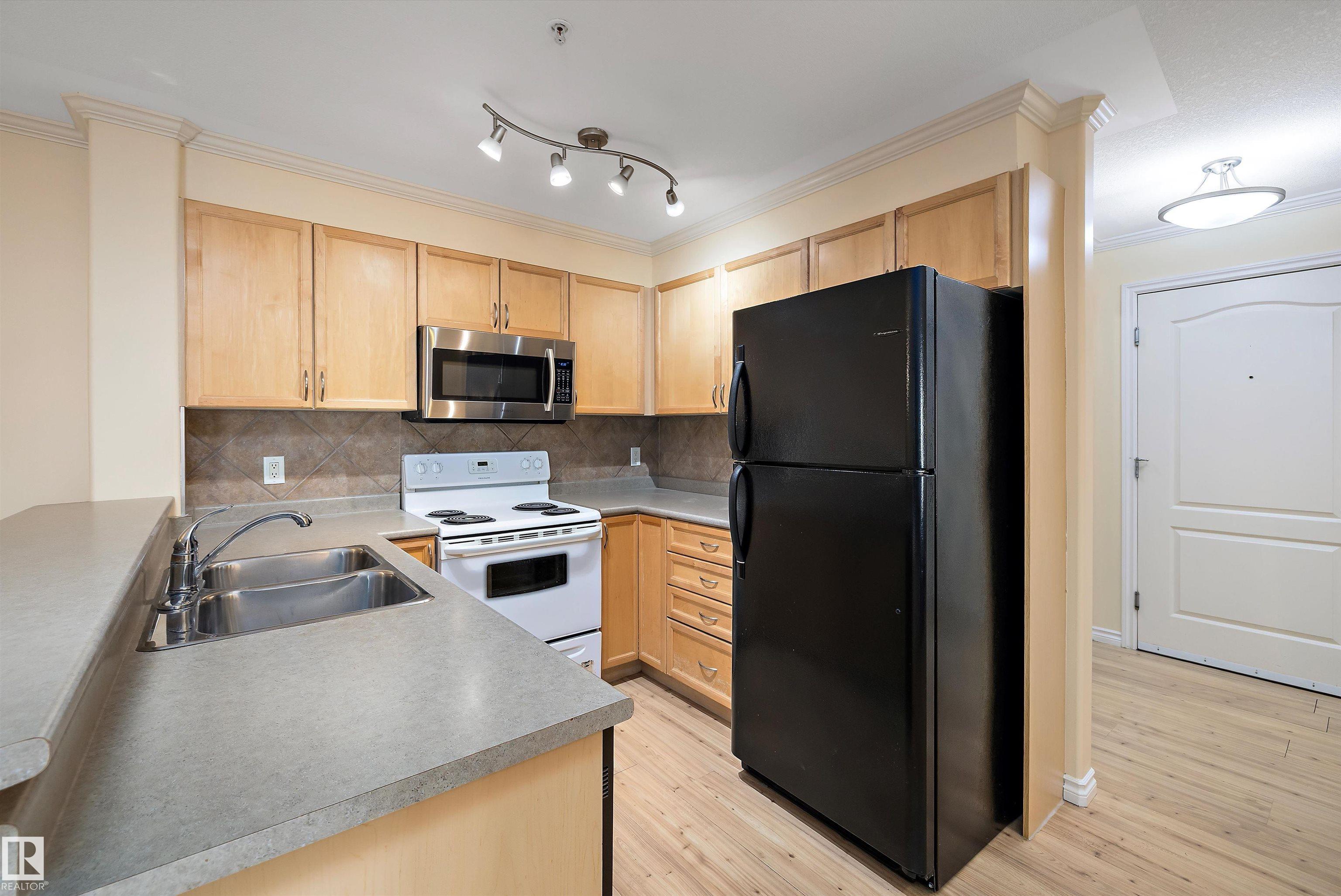 Photo 13 at 308 - 9938 104 Street NW, Downtown, Edmonton