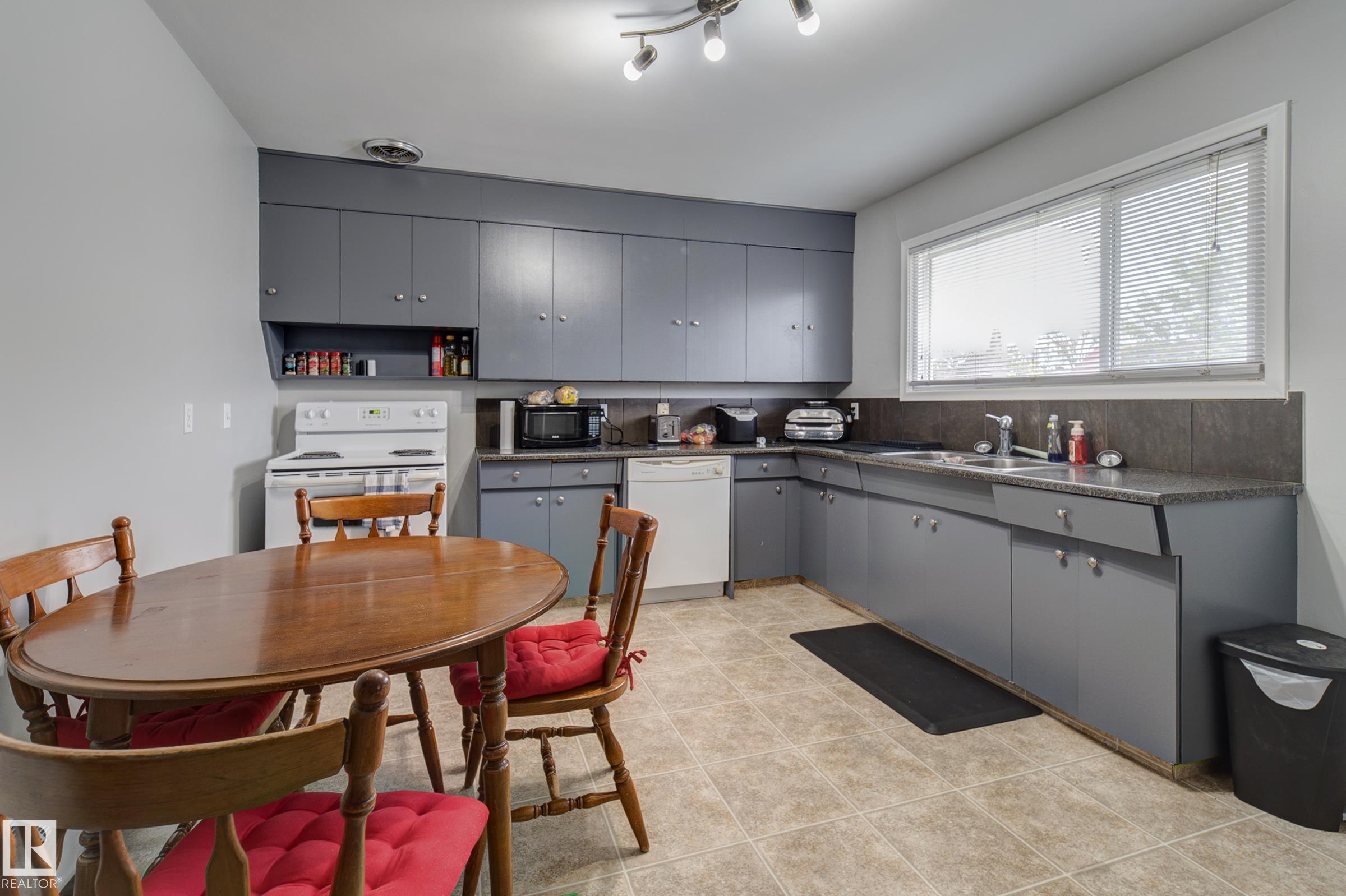 Photo 10 at 10524 78 Street NW, Forest Heights, Edmonton