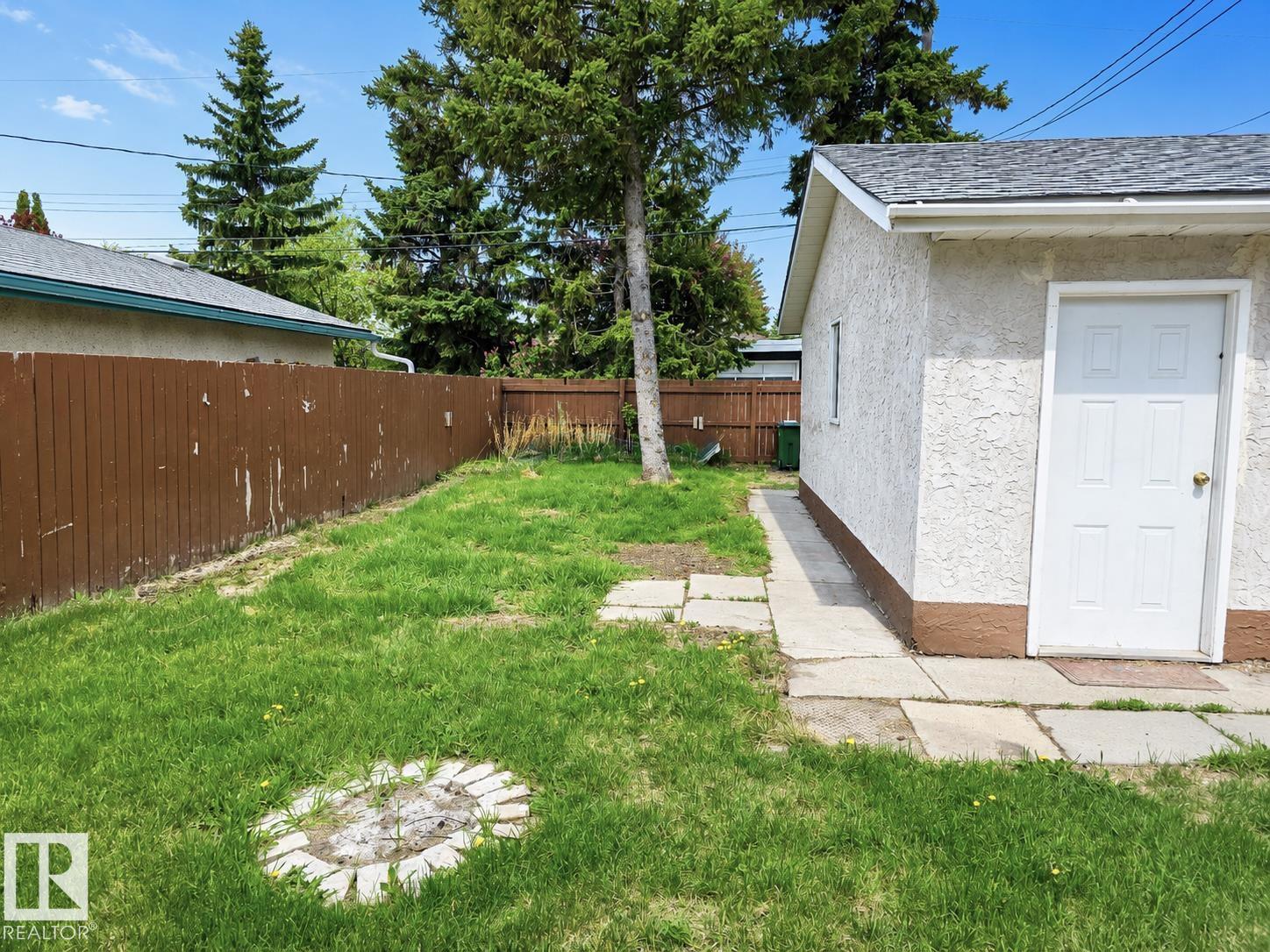 Photo 17 at 8712 162 Street NW, Meadowlark Park, Edmonton
