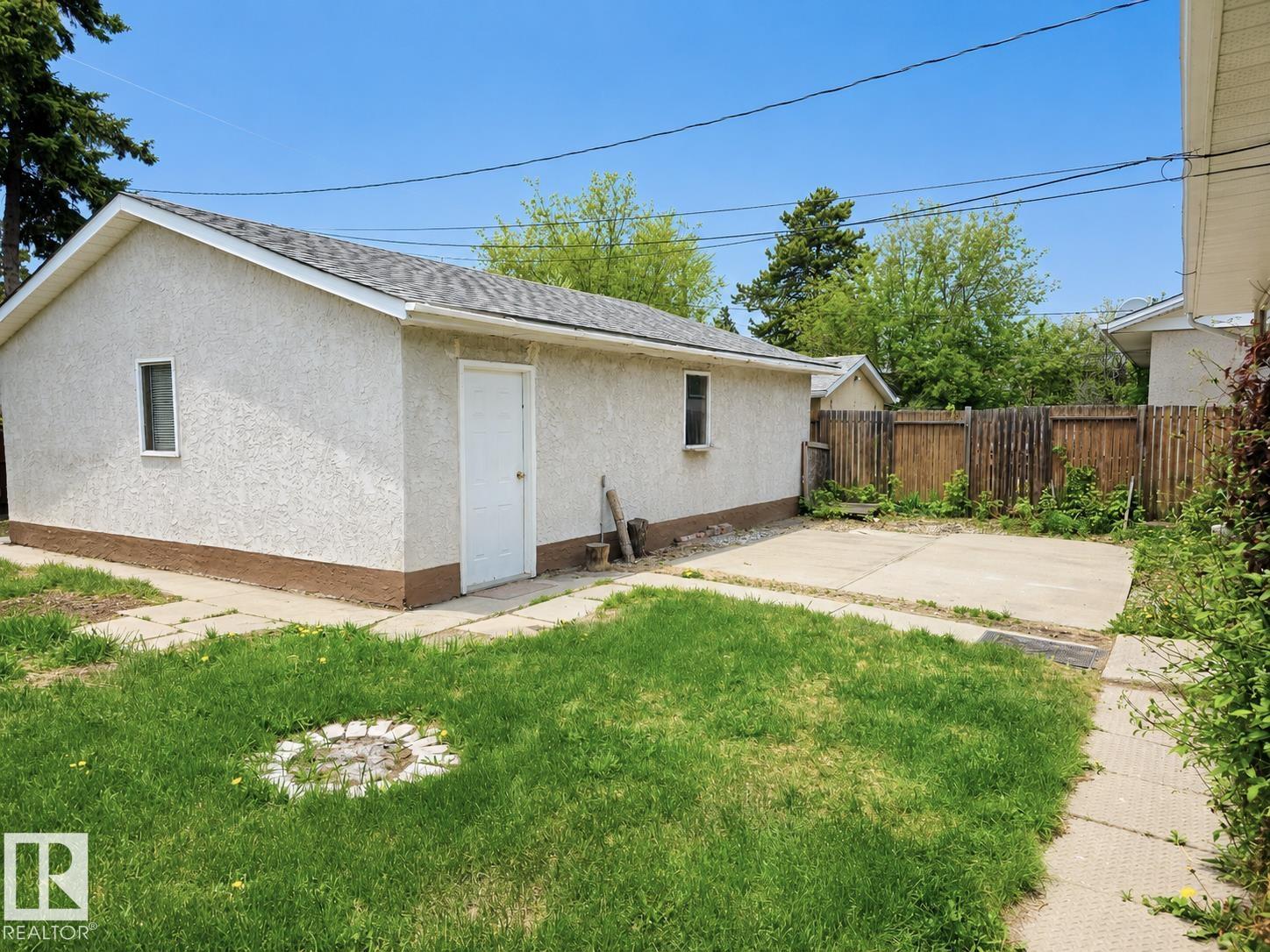 Photo 18 at 8712 162 Street NW, Meadowlark Park, Edmonton
