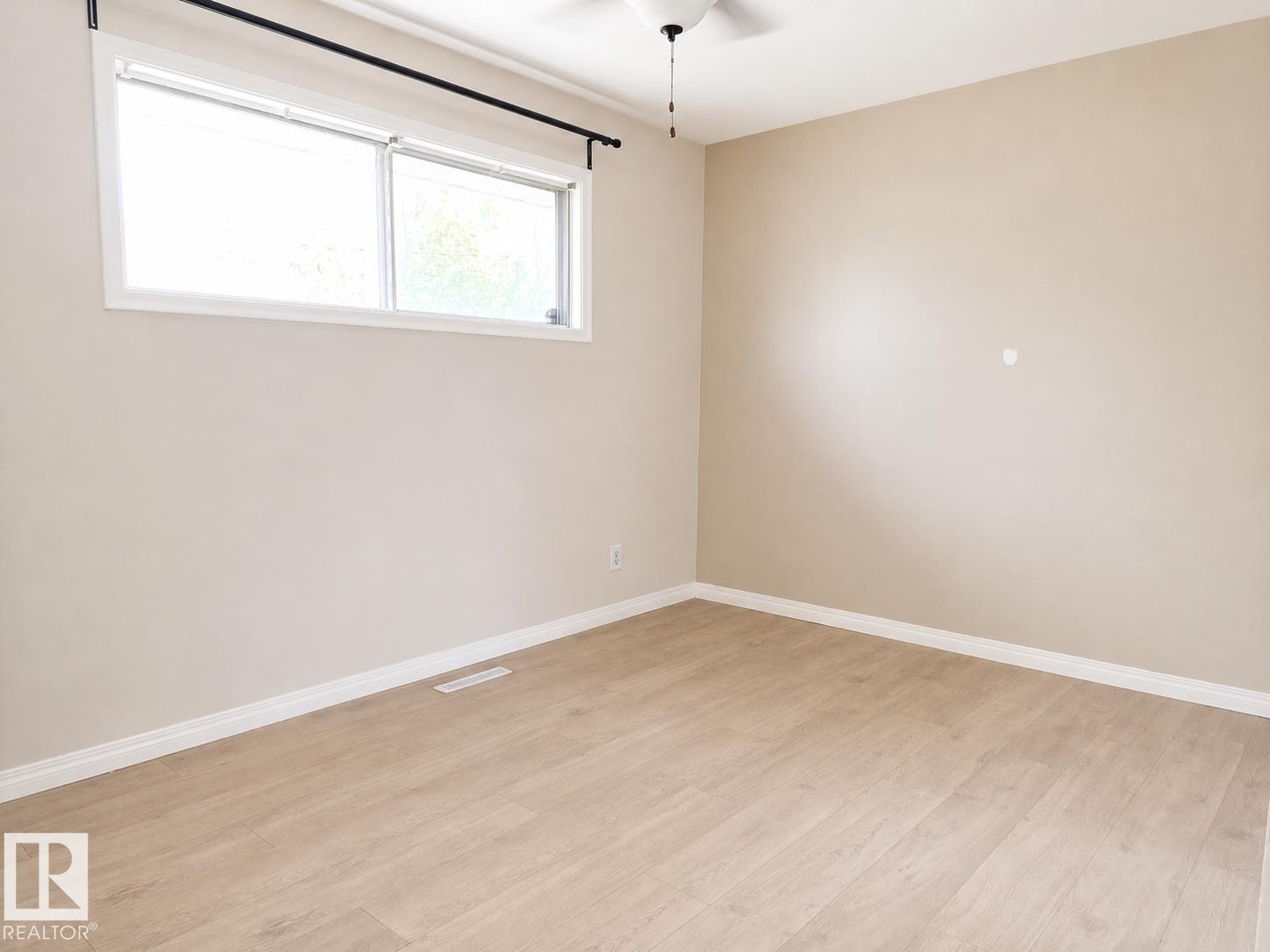 Photo 7 at 8712 162 Street NW, Meadowlark Park, Edmonton