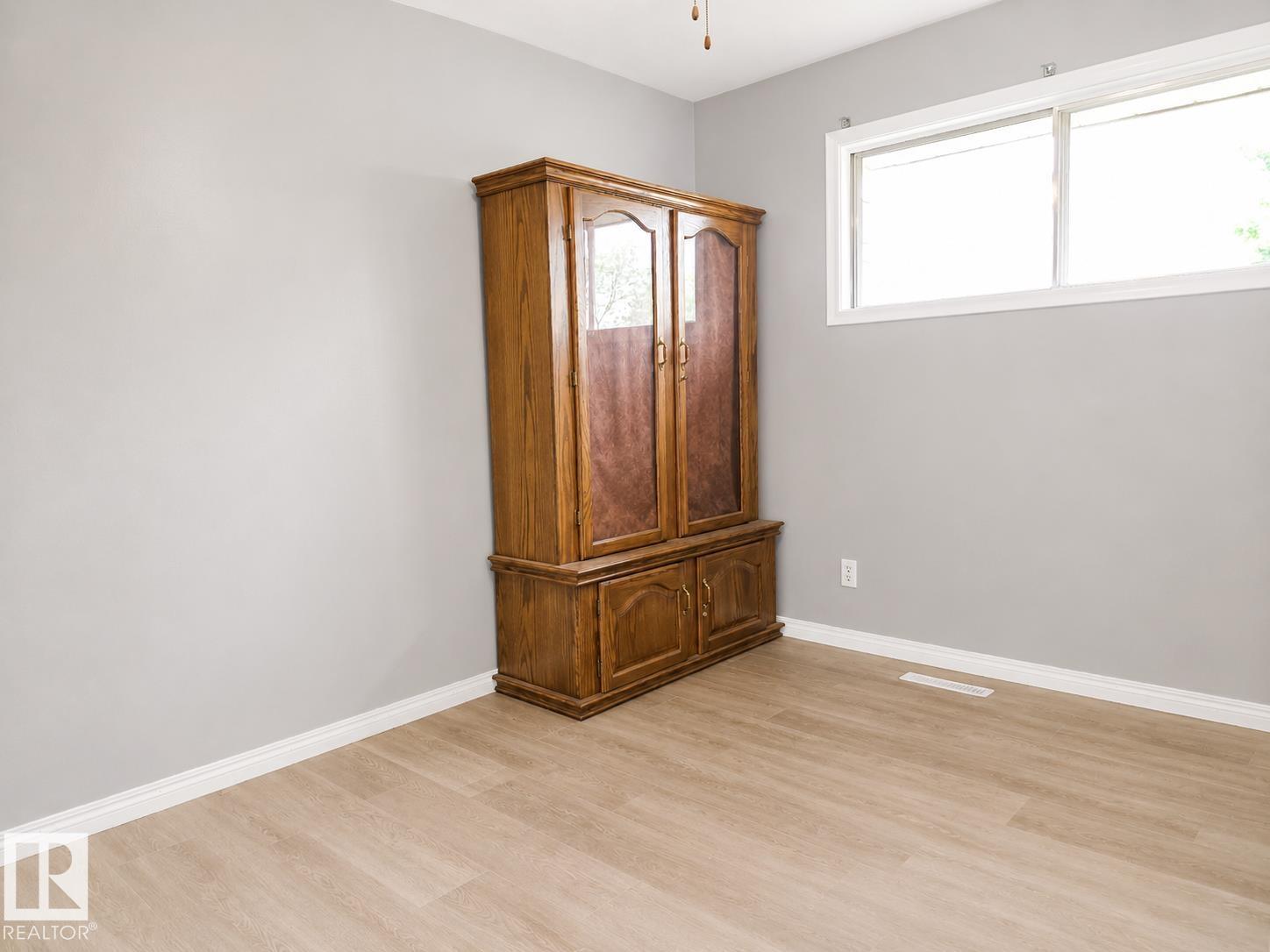 Photo 8 at 8712 162 Street NW, Meadowlark Park, Edmonton