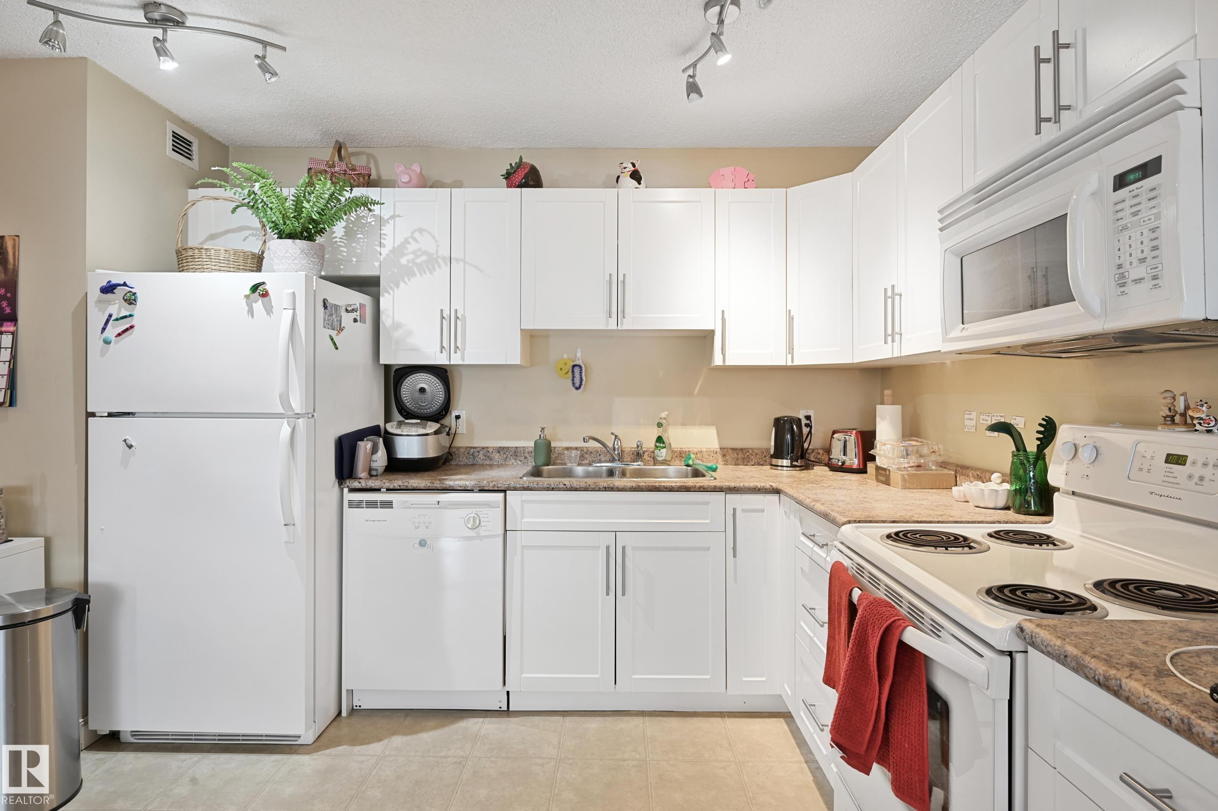 901 - 9710 105 Street NW, Downtown, Edmonton