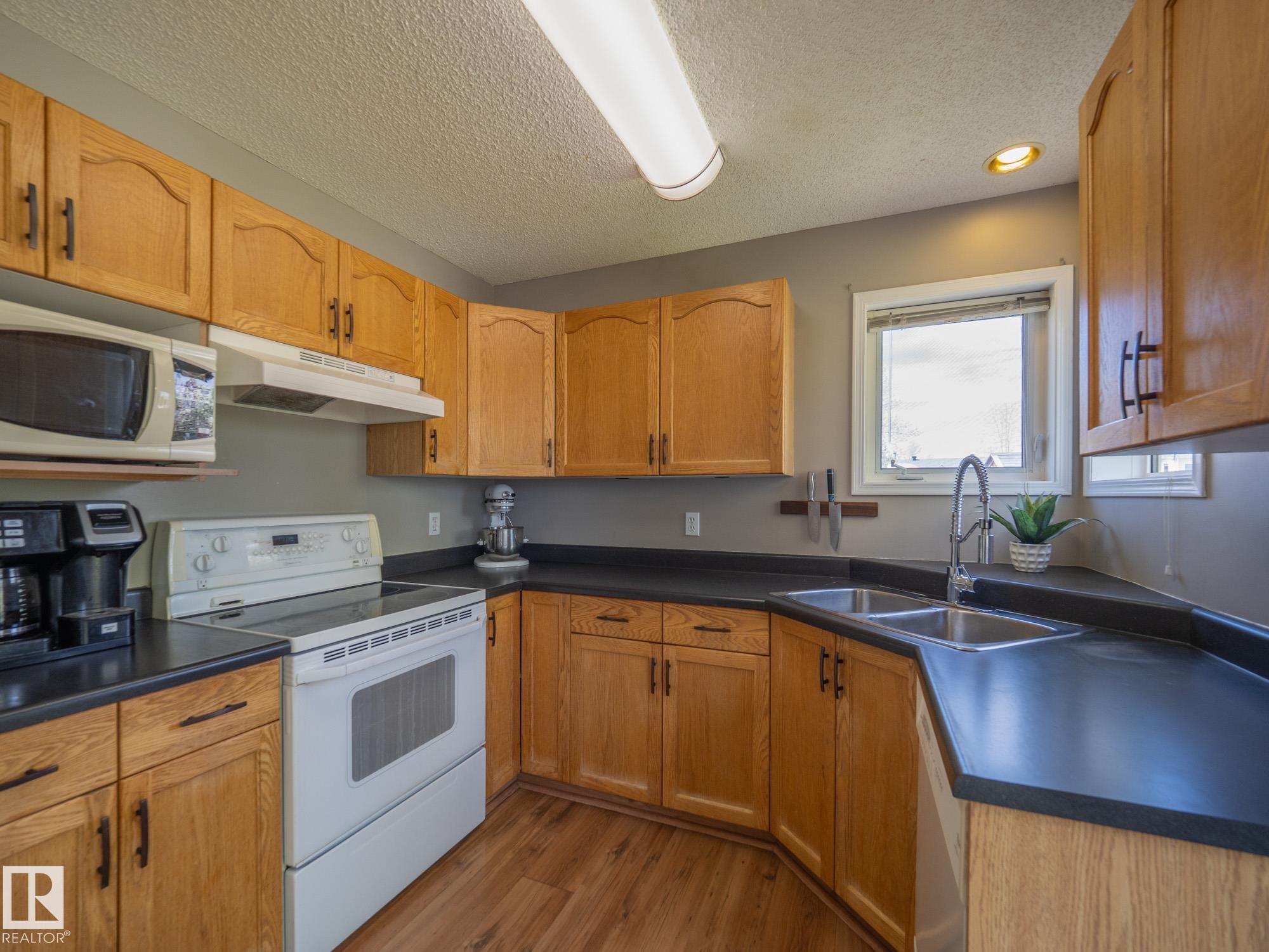 Photo 11 at 129 Regency Drive, Regency Park, Sherwood Park