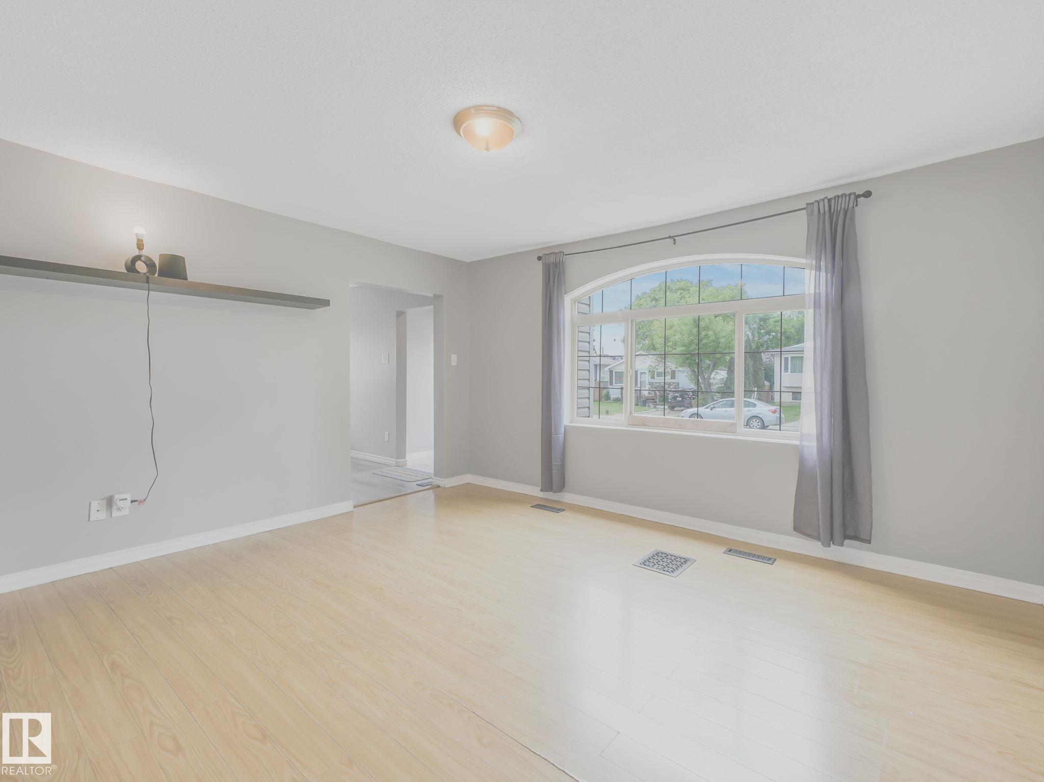 Photo 11 at 9911 161 Street NW, Glenwood, Edmonton