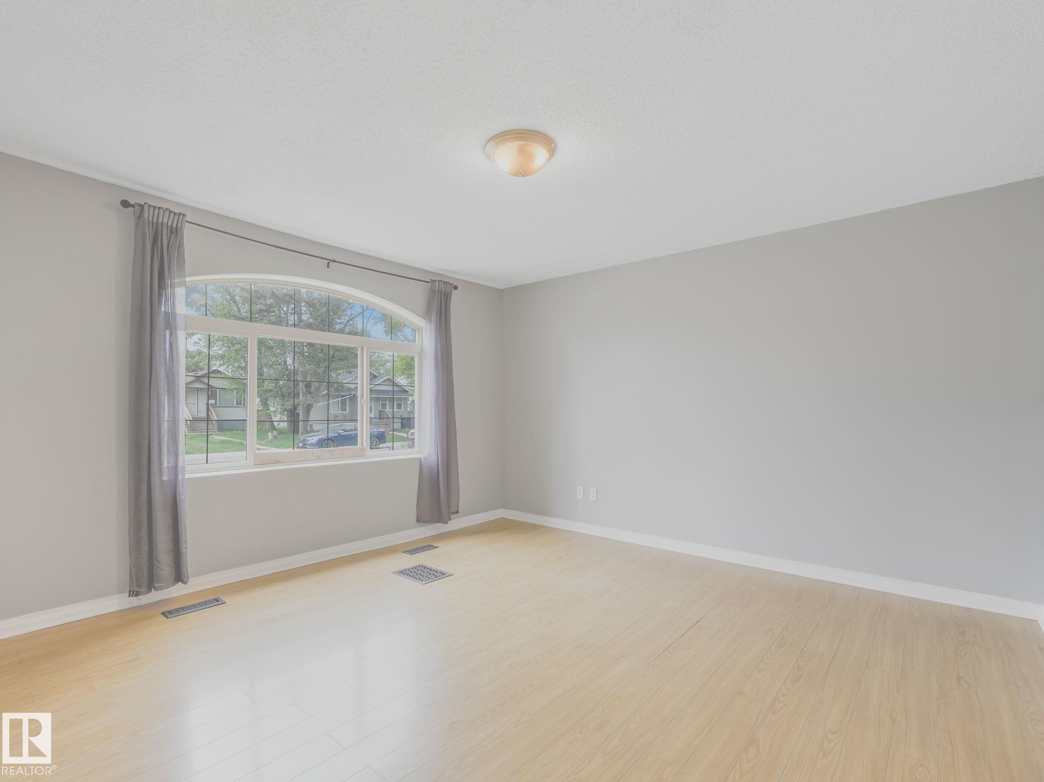 Photo 12 at 9911 161 Street NW, Glenwood, Edmonton