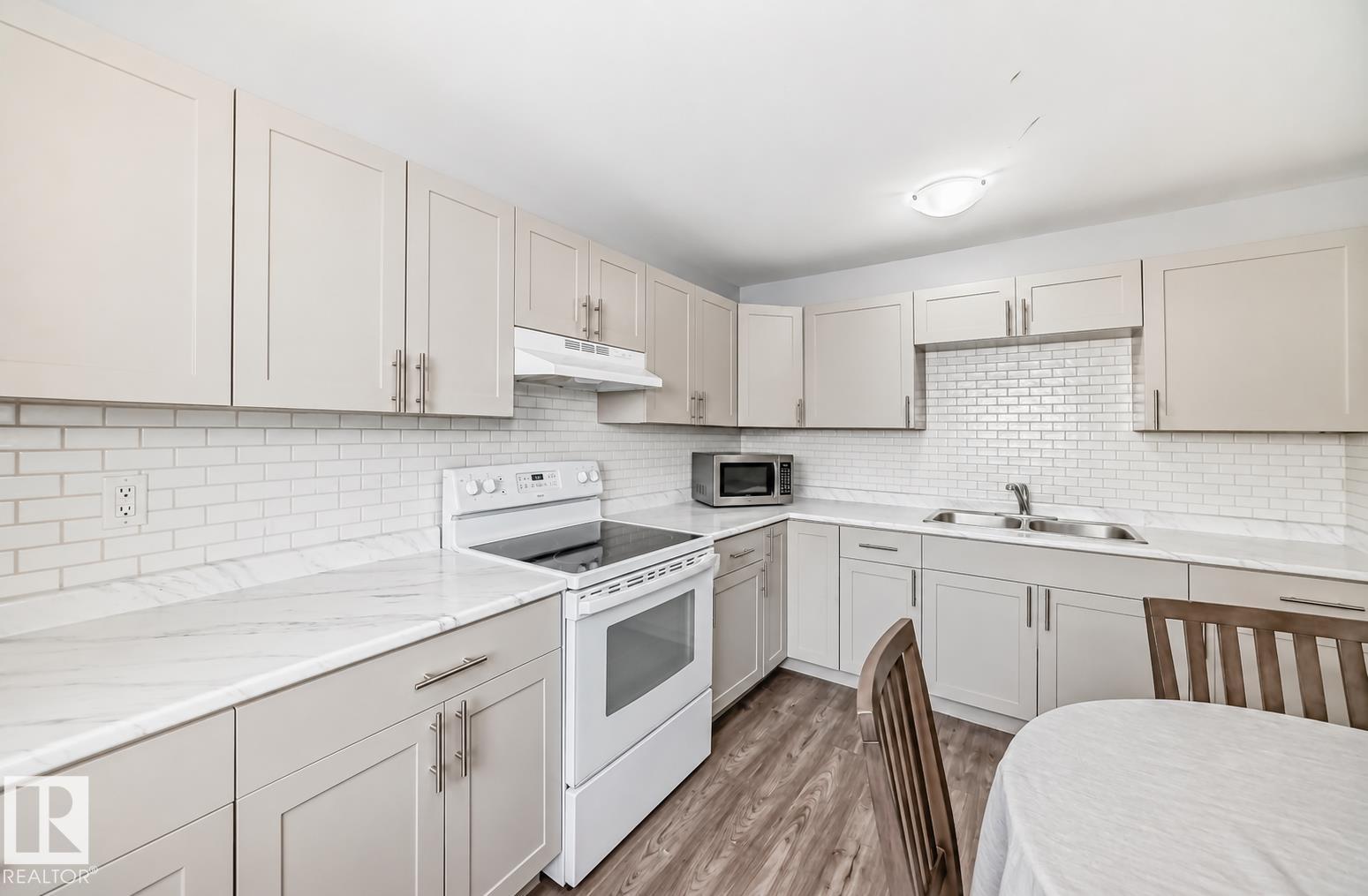 https://zimg.paragon.ice.com/ParagonImages/Property/PM/RAE/225403242/10/0/0/5204d70739b66e4b254bc7026a798f95/1/724acd6c5b804f0d43b8edfe4c3fcd7d/225403242-66111507-0cda-4ab9-81ca-9acb725002c9.JPG