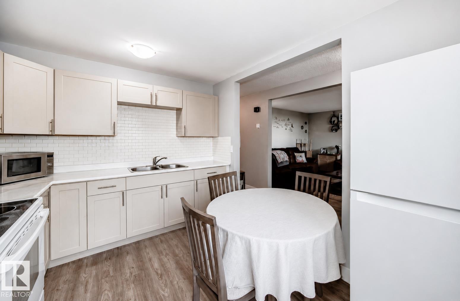 https://zimg.paragon.ice.com/ParagonImages/Property/PM/RAE/225403242/9/0/0/5b94de0c17204ff5aabacfc71663277f/1/724acd6c5b804f0d43b8edfe4c3fcd7d/225403242-b5030fe1-ecbc-4e58-81f3-cdfc7a0786e5.JPG