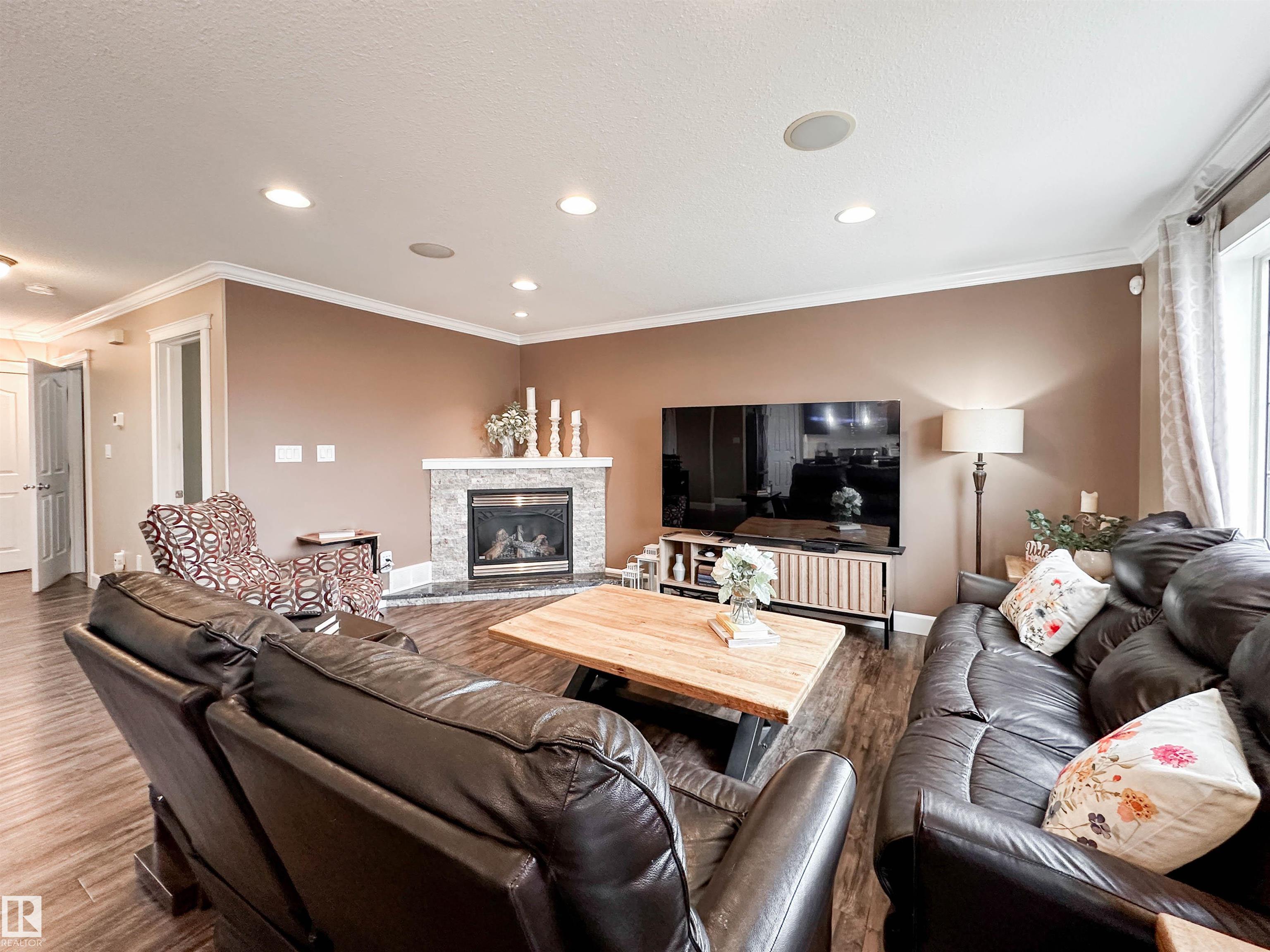Photo 12 at 13715 149 Avenue NW, Cumberland, Edmonton