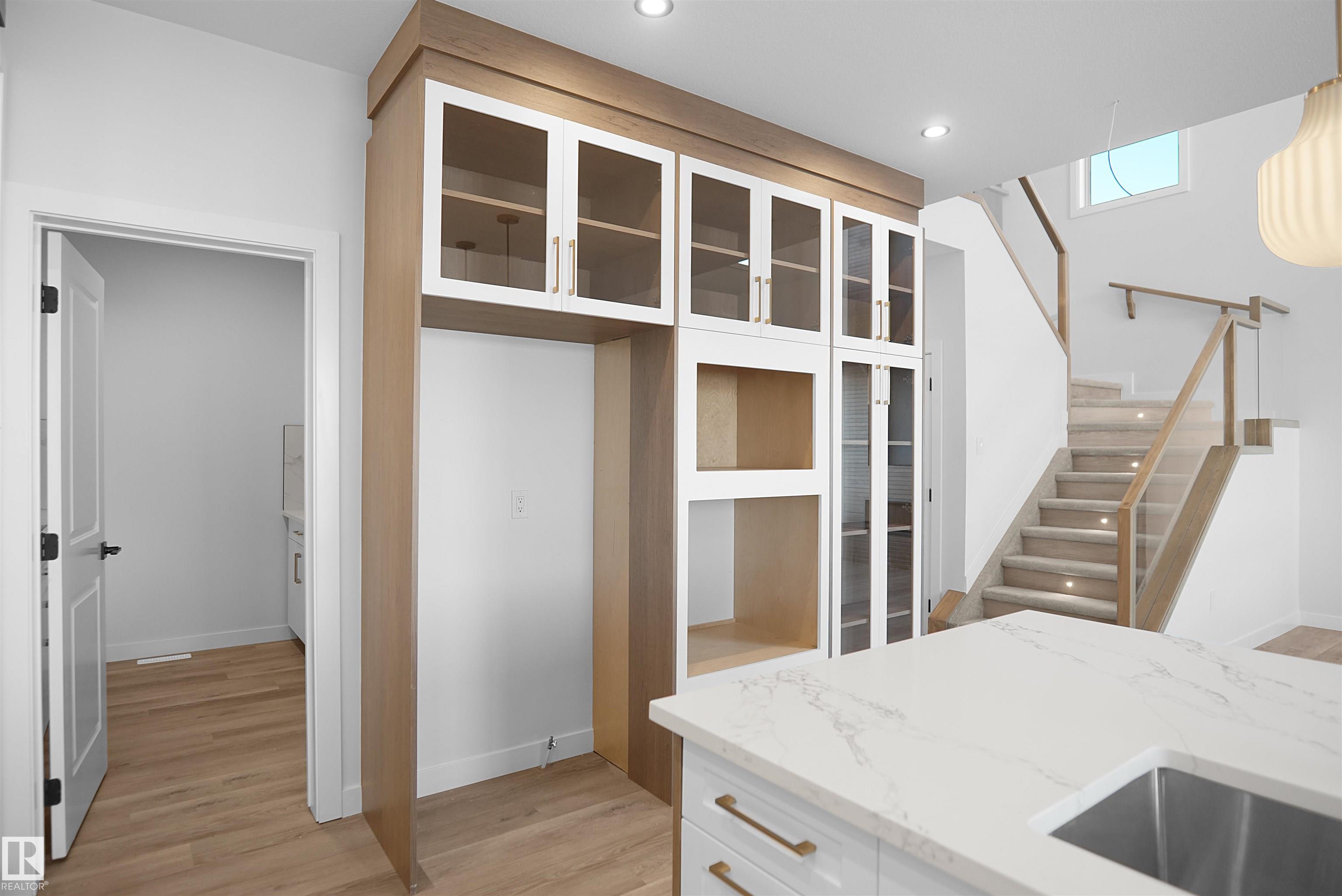 Photo 11 at 6403 29 Avenue SW, Mattson, Edmonton