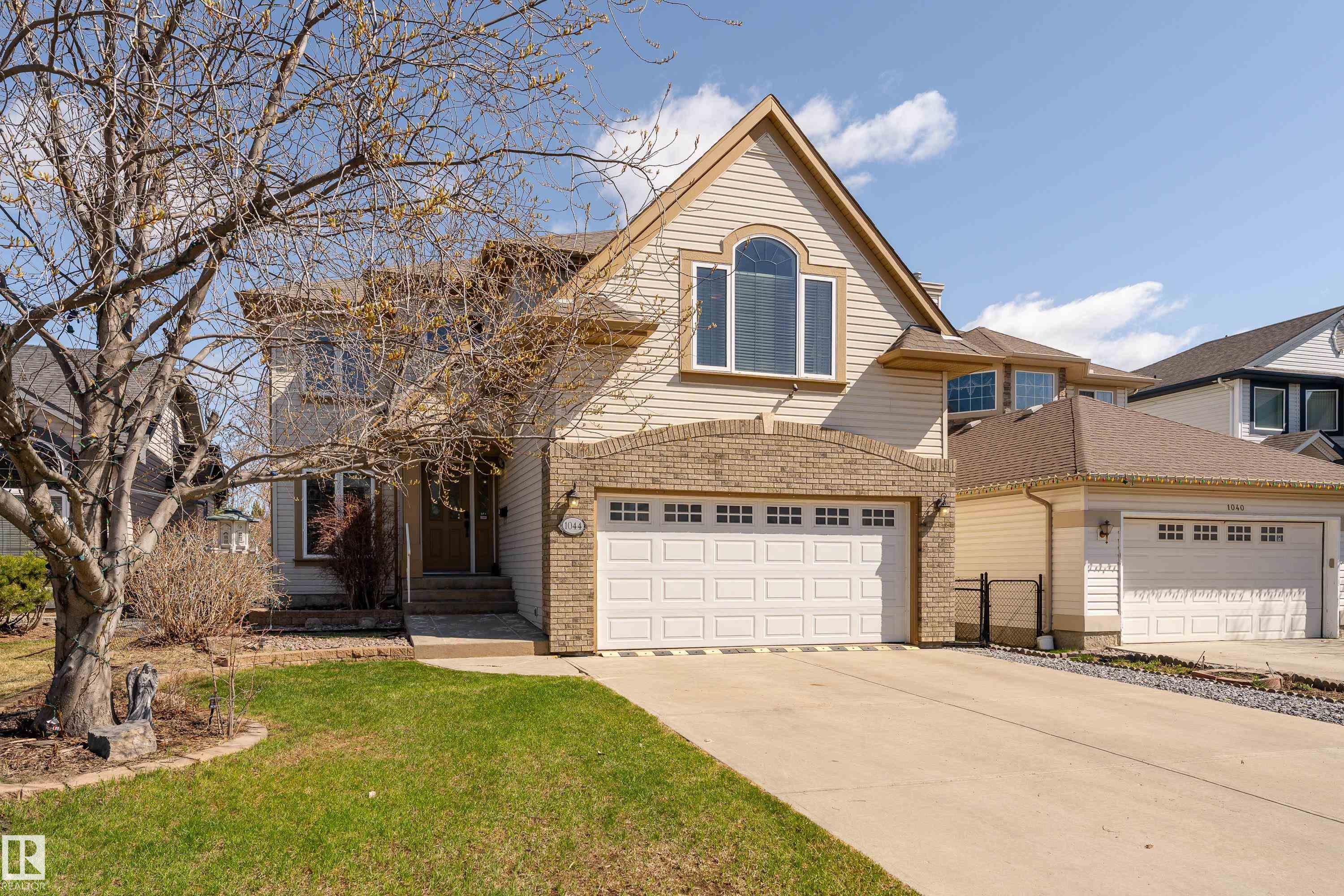 1044 BARNES Way, Edmonton, AB T6W 1E4