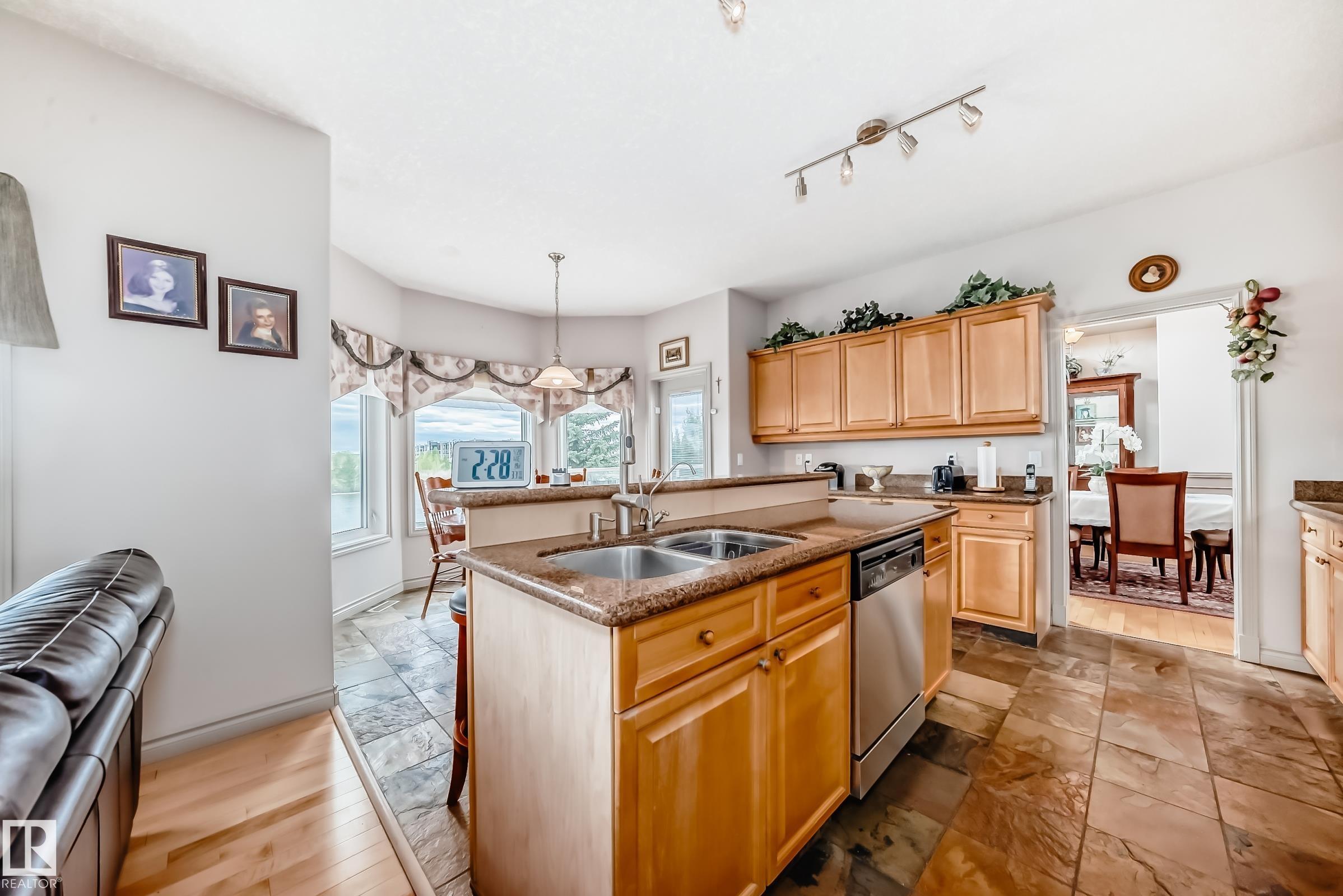 Photo 17 at 15516 135 Street NW, Carlton, Edmonton