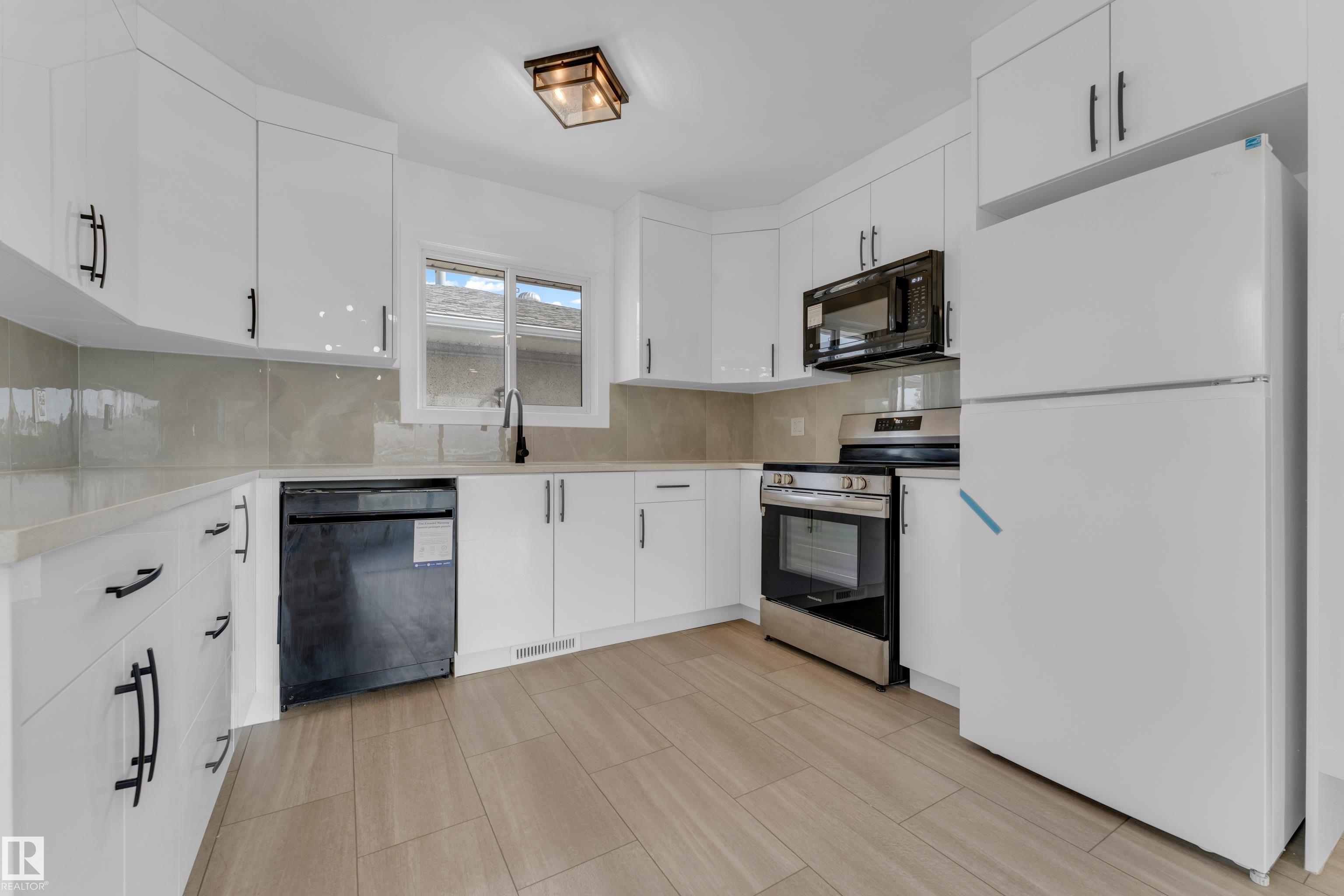 Photo 8 at 13116 128a Avenue NW, Athlone, Edmonton