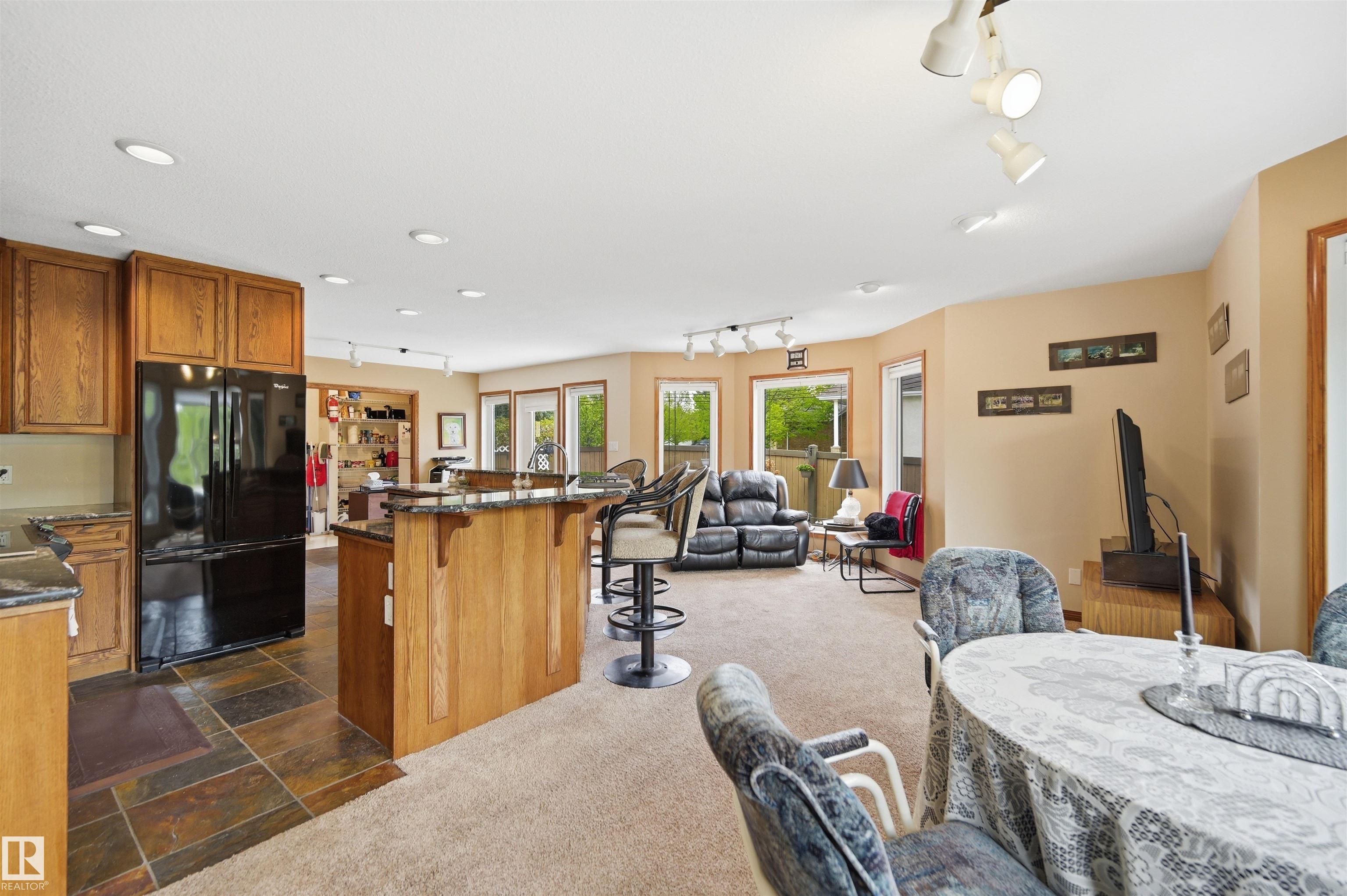 Photo 10 at 777 Butterworth Drive NW, Bulyea Heights, Edmonton