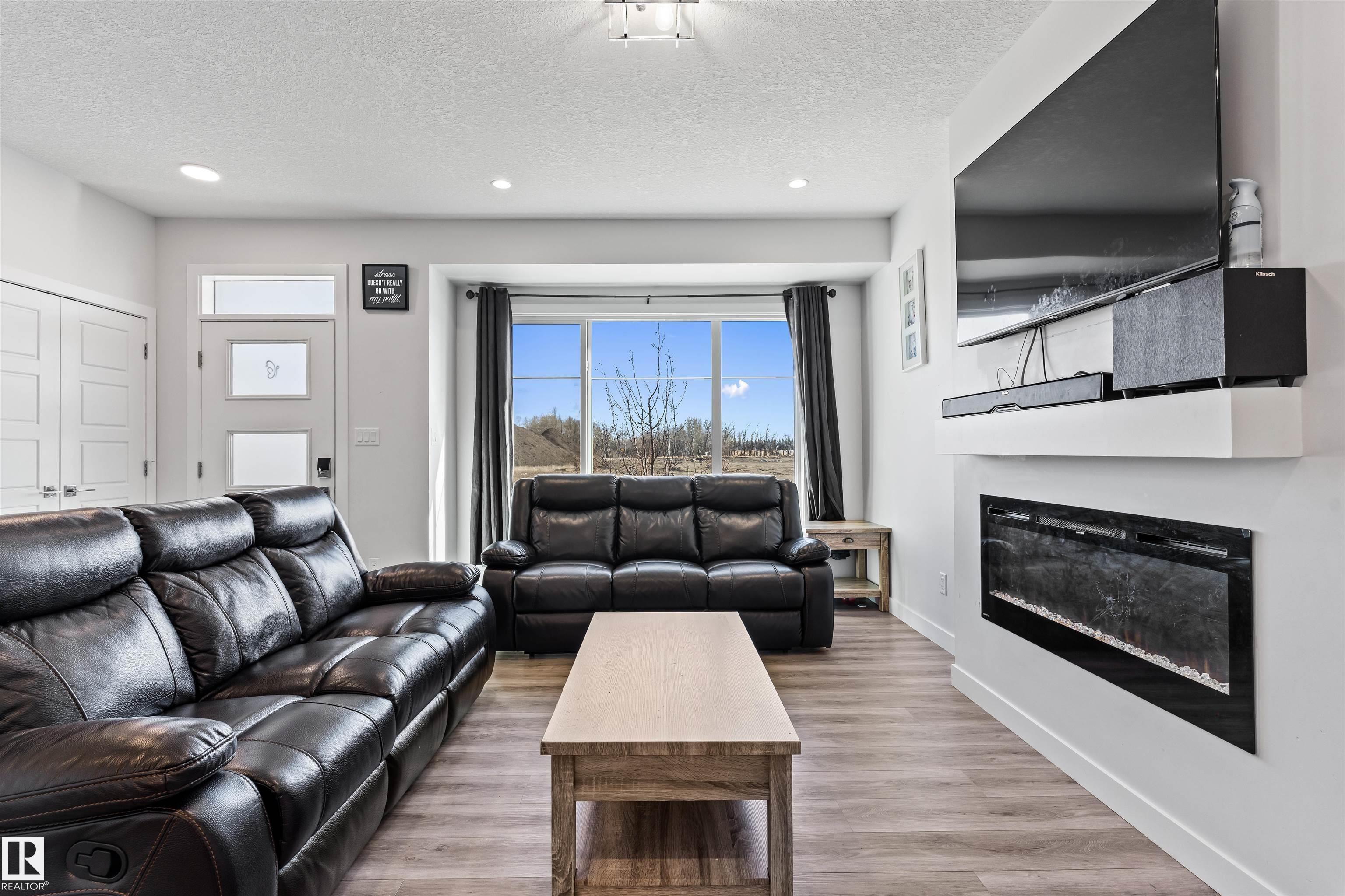 8046 Kiriak Link SW, Keswick, Edmonton