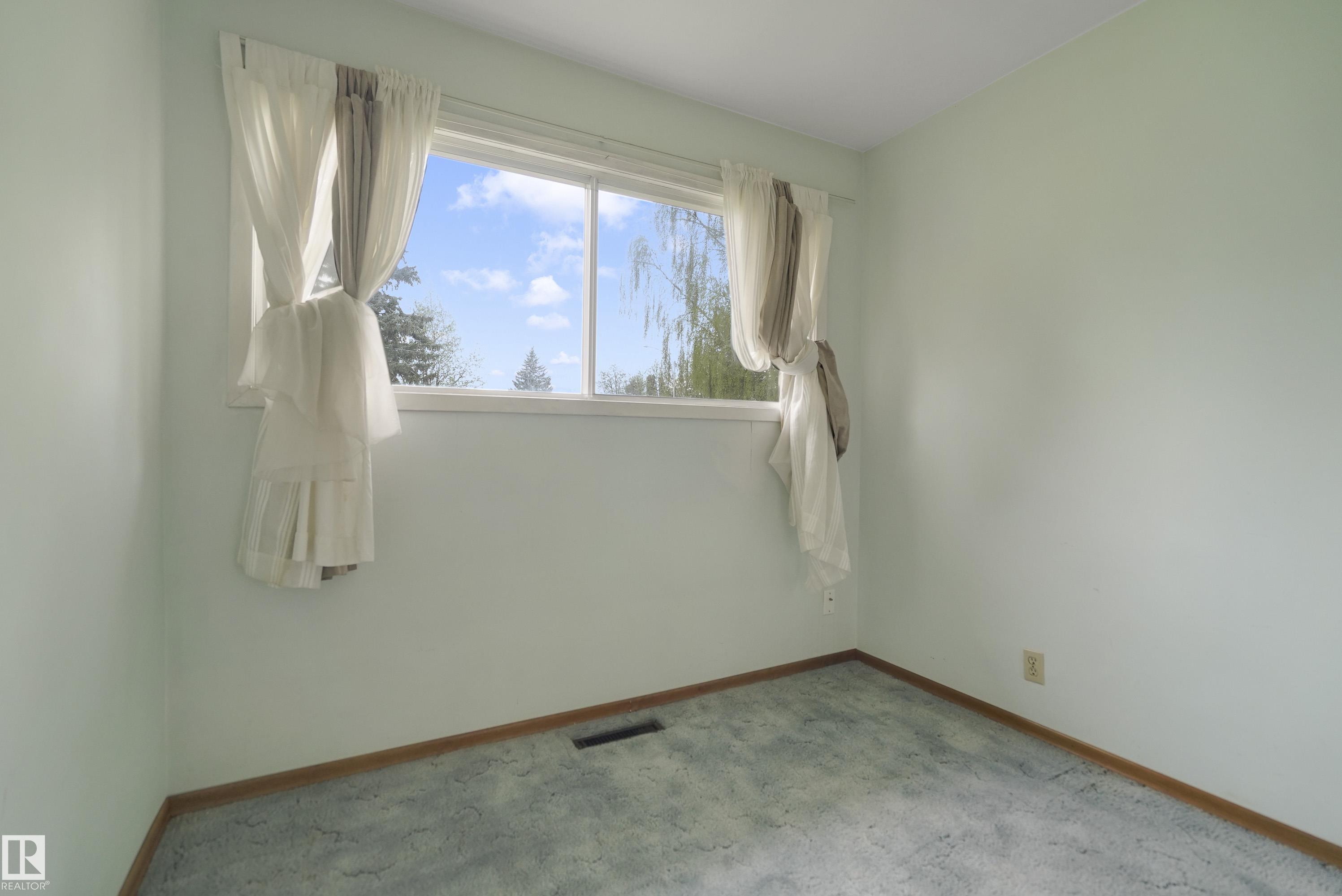 Photo 18 at 13324 131a Avenue NW, Athlone, Edmonton