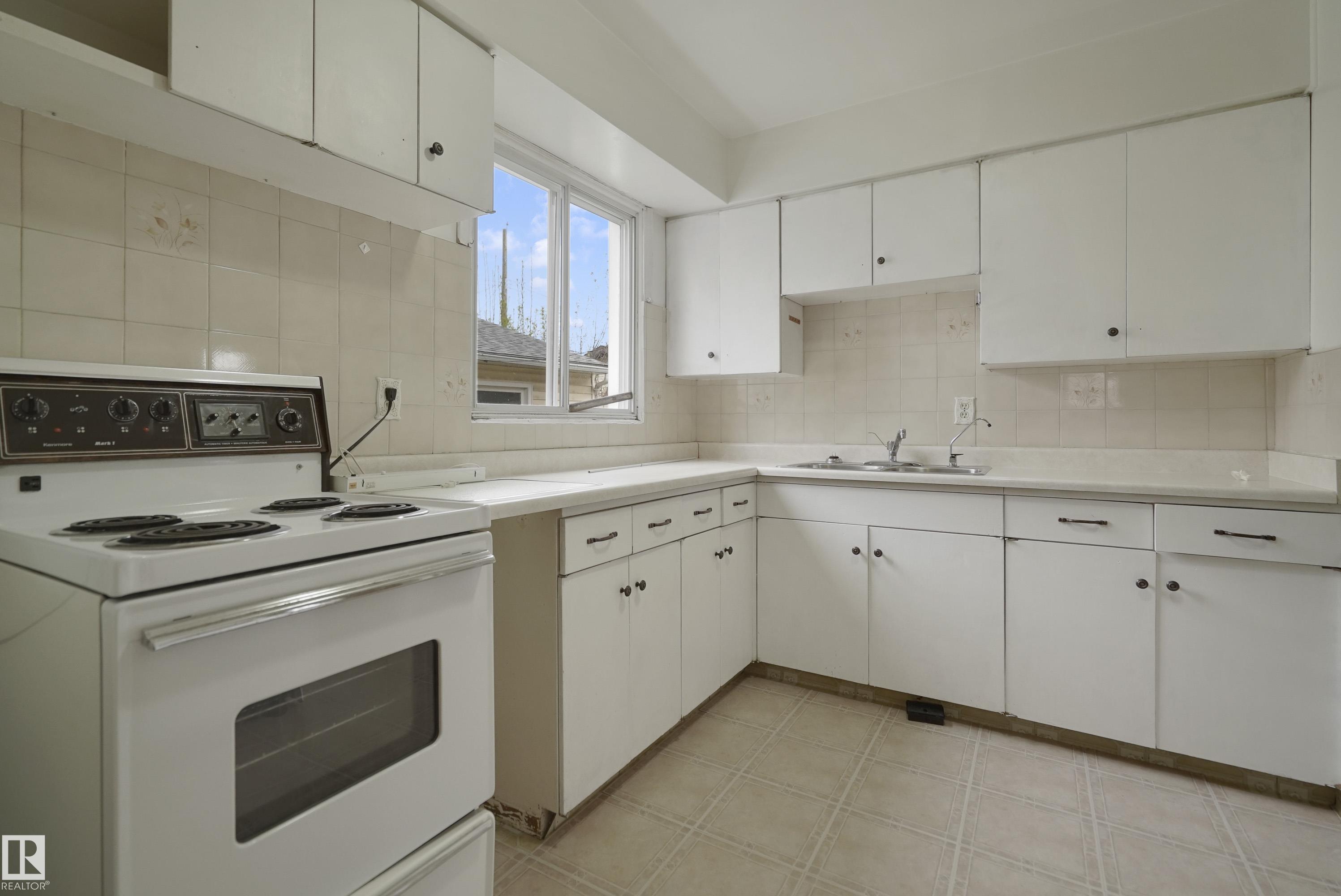 Photo 8 at 13324 131a Avenue NW, Athlone, Edmonton