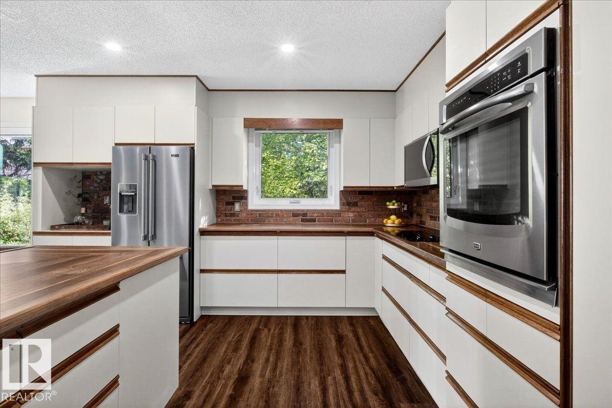 Photo 15 at 19016 92 Avenue NW, Belmead, Edmonton