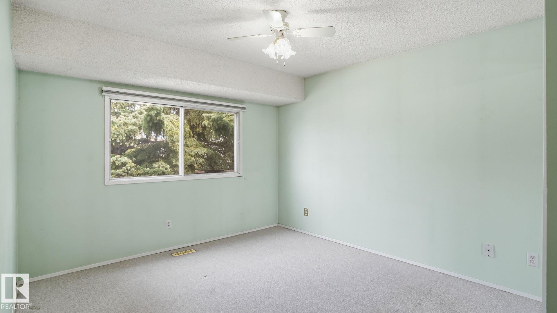 Photo 12 at 9834 167a Avenue NW, Baturyn, Edmonton