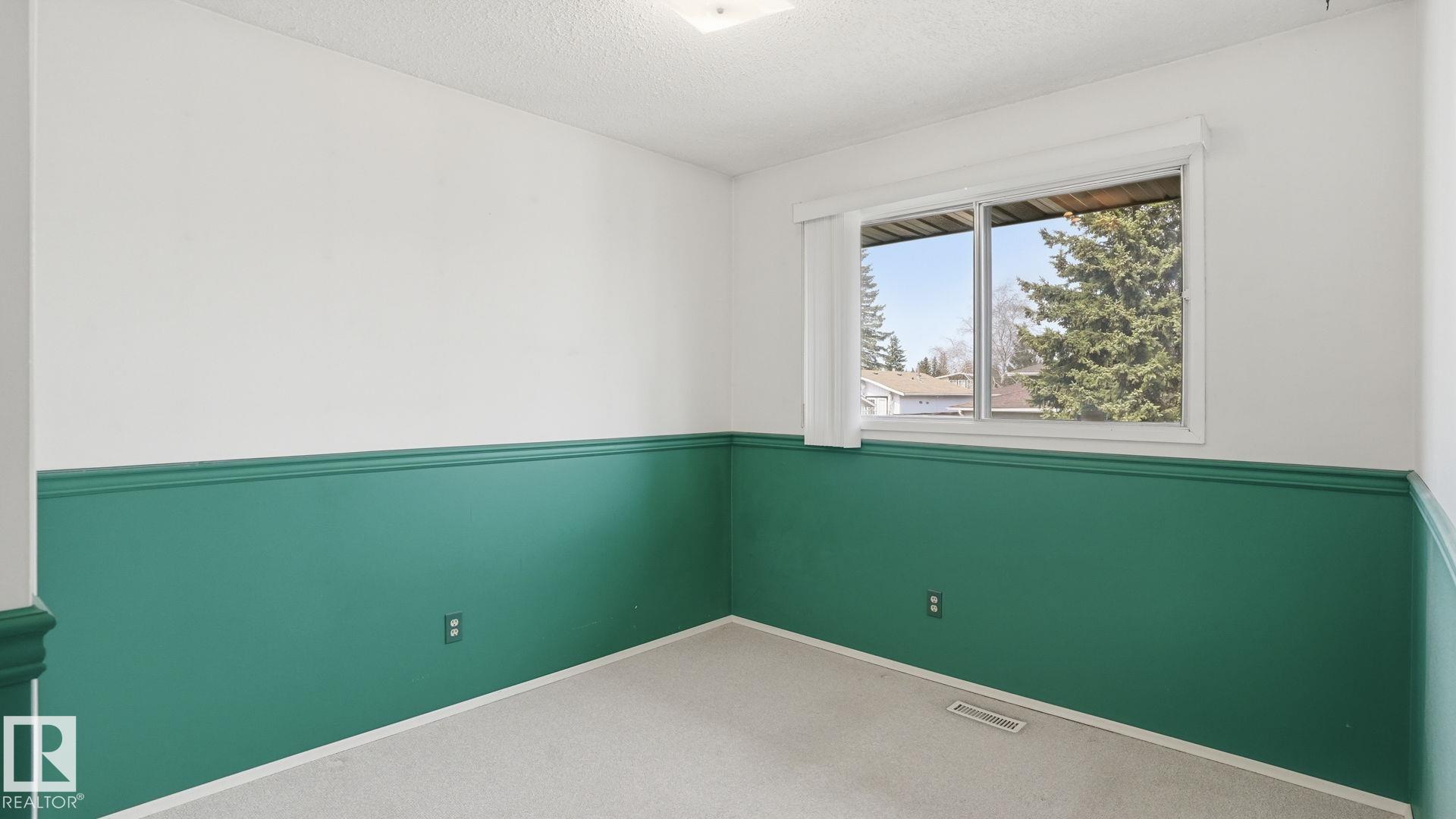 Photo 14 at 9834 167a Avenue NW, Baturyn, Edmonton