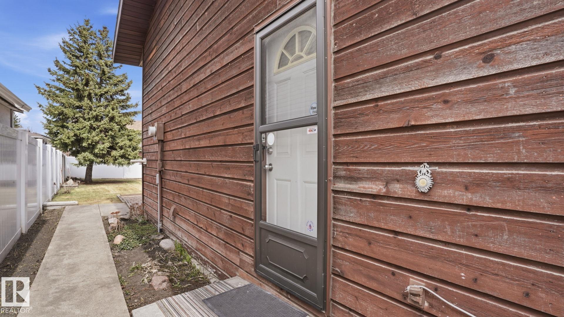 Photo 21 at 9834 167a Avenue NW, Baturyn, Edmonton