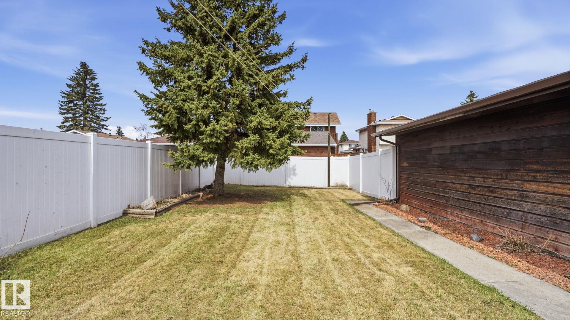 Photo 23 at 9834 167a Avenue NW, Baturyn, Edmonton
