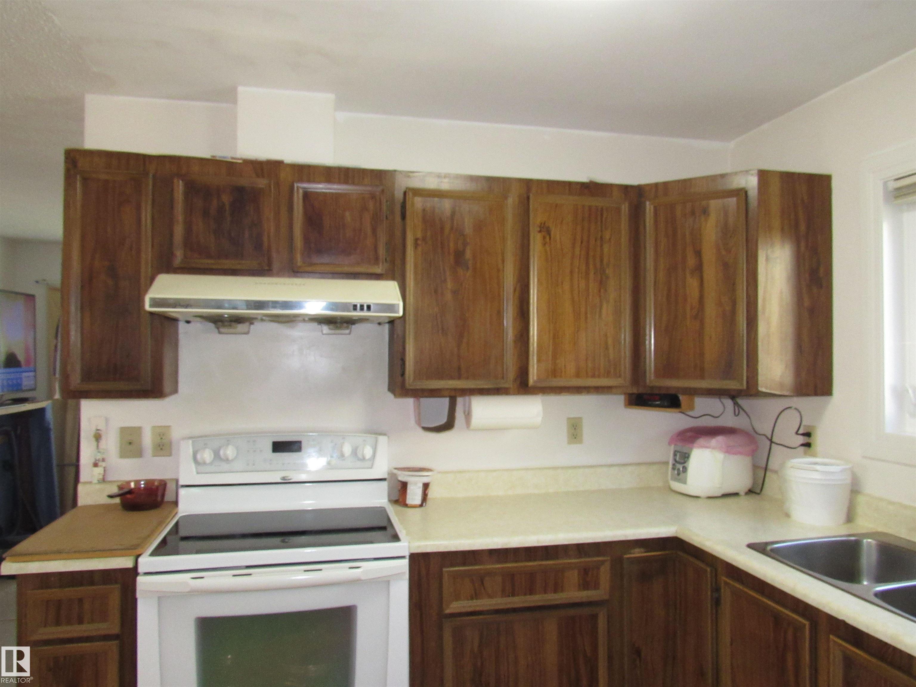 Photo 7 at 2025 108 Street NW, Keheewin, Edmonton