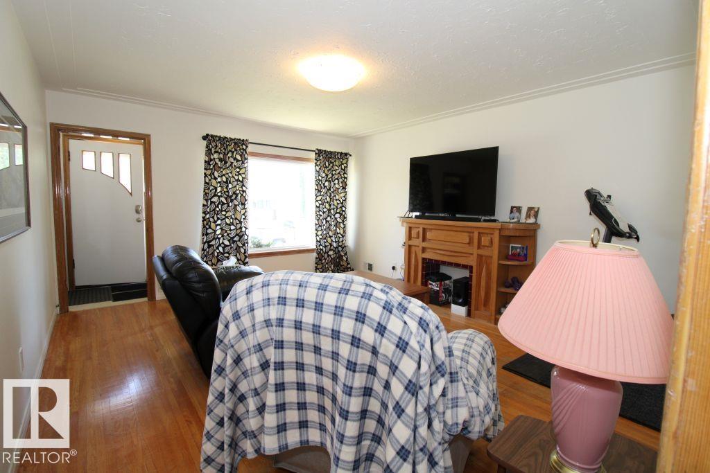 Photo 10 at 10320 79 Street NW, Forest Heights, Edmonton