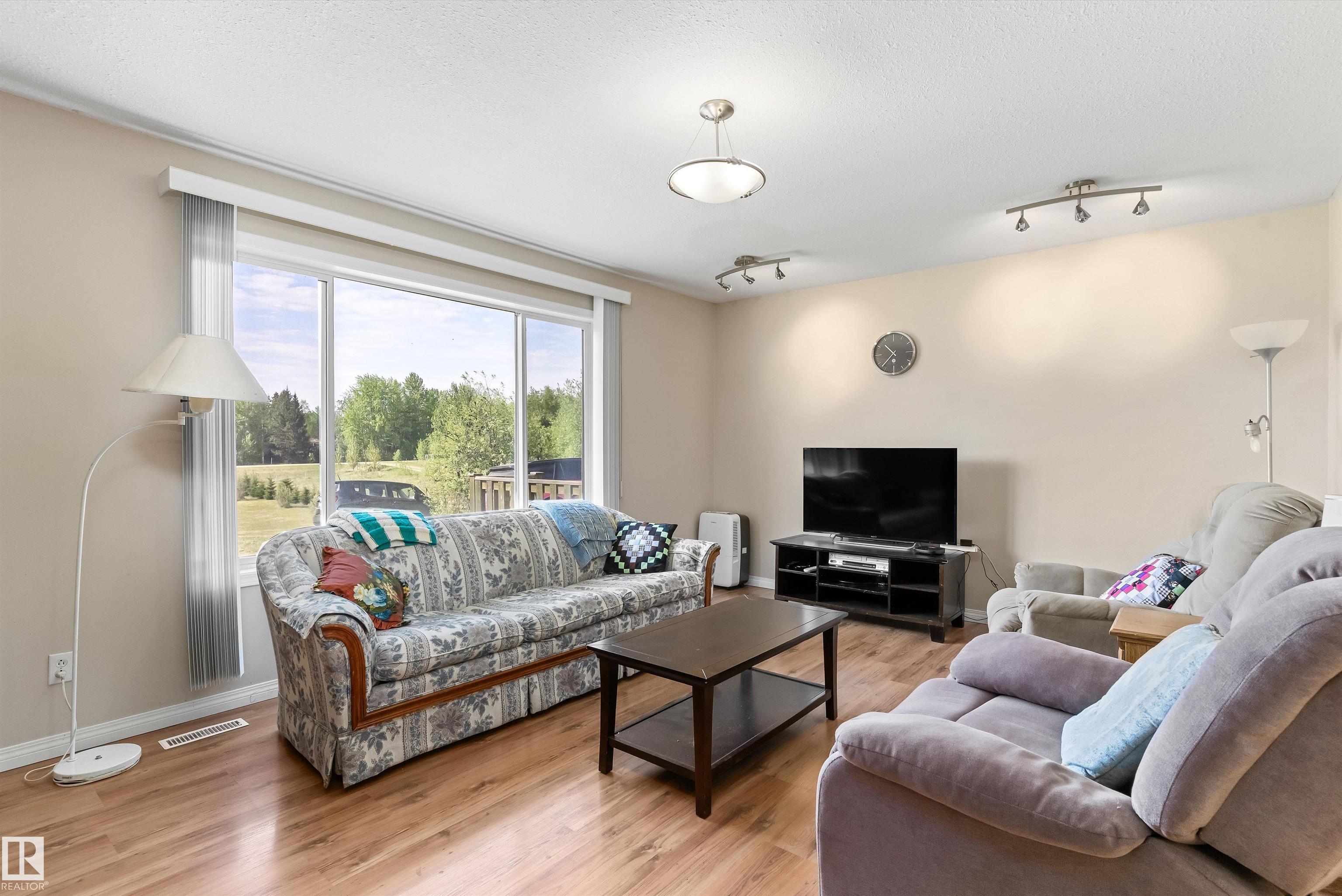 Photo 13 at 10 - 52510 Rge Road 20, Cottage Lake Heights II, Rural Parkland County