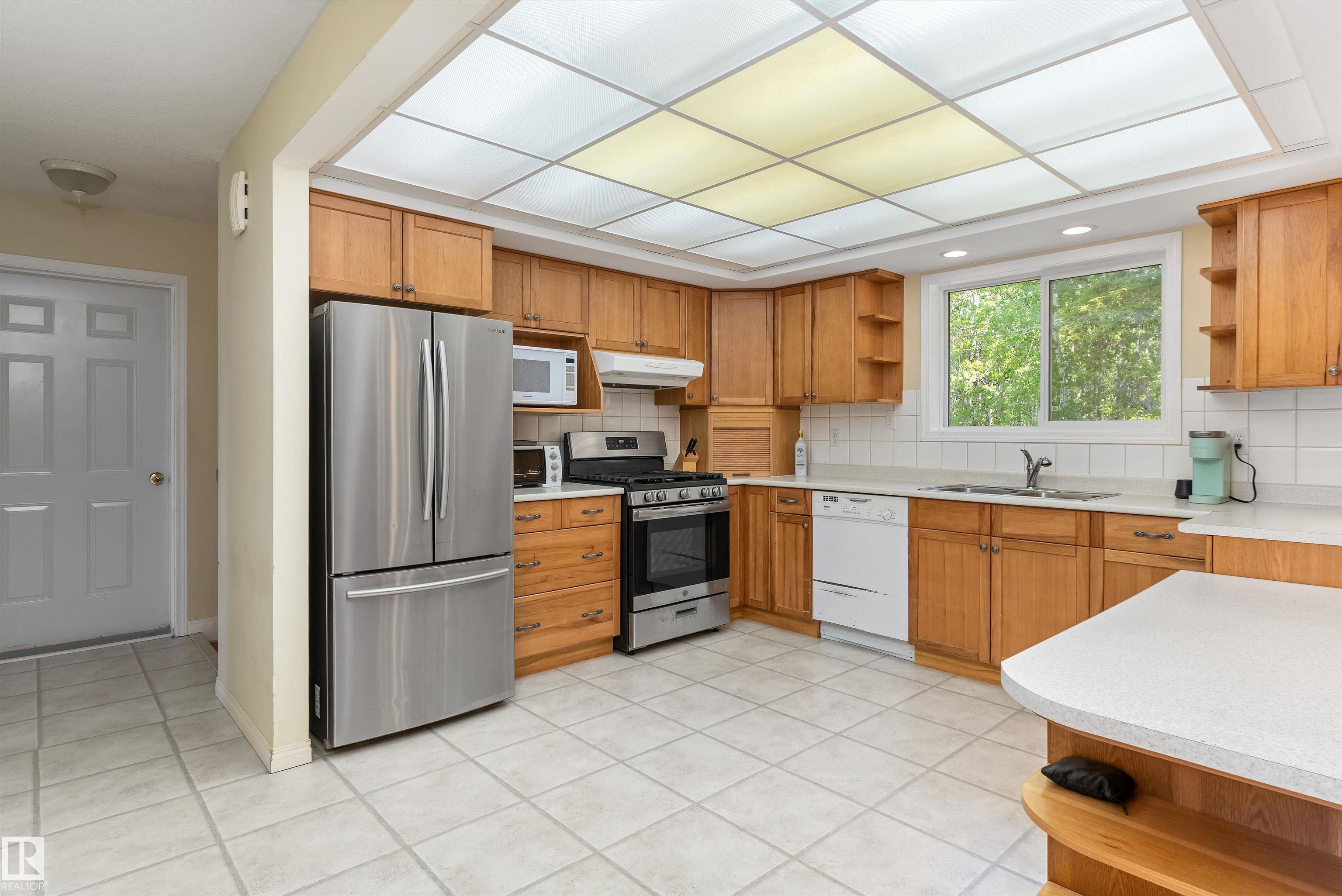 Photo 6 at 10 - 52510 Rge Road 20, Cottage Lake Heights II, Rural Parkland County