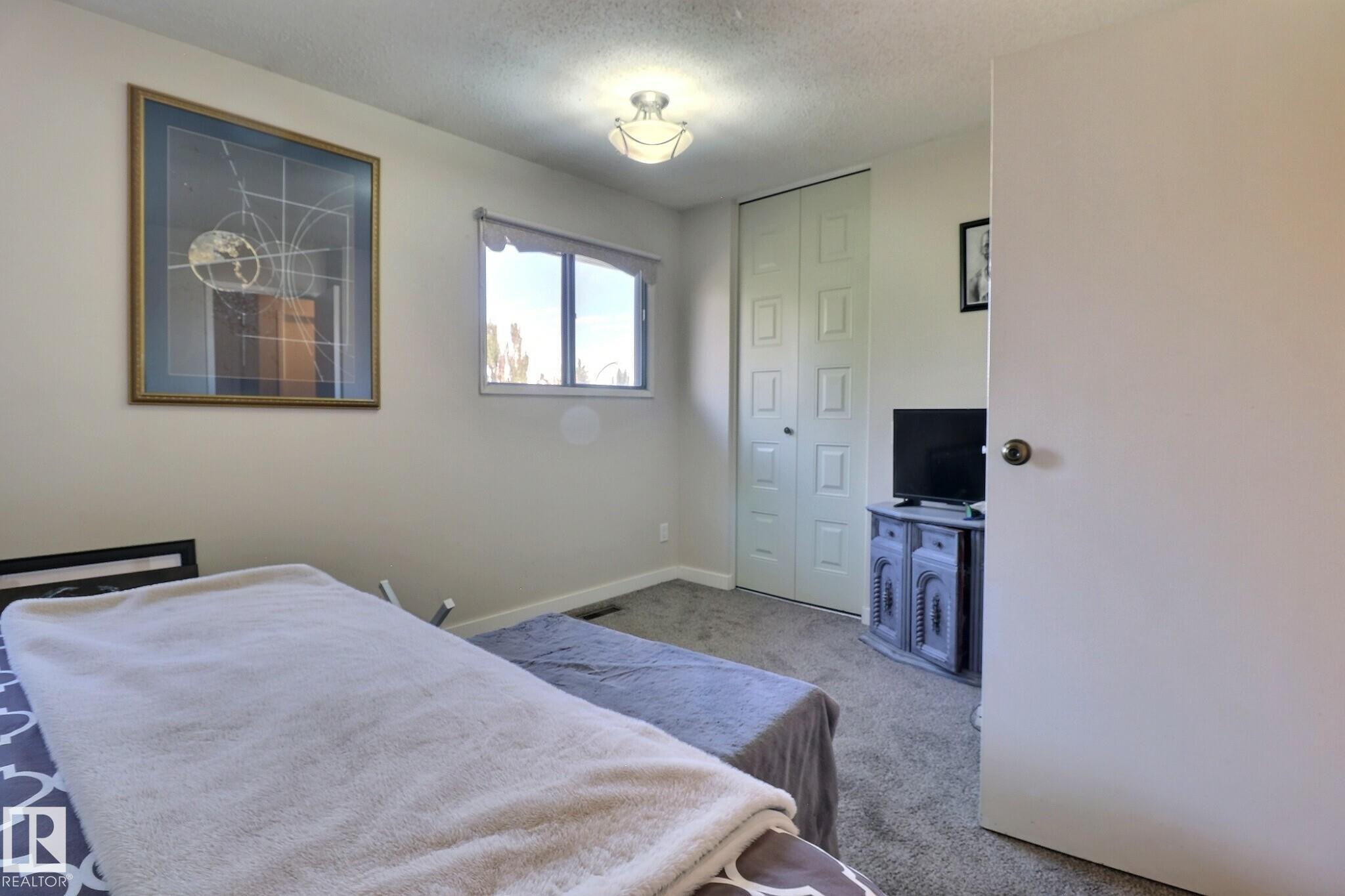 Photo 14 at 5315 39 Avenue NW, Greenview, Edmonton