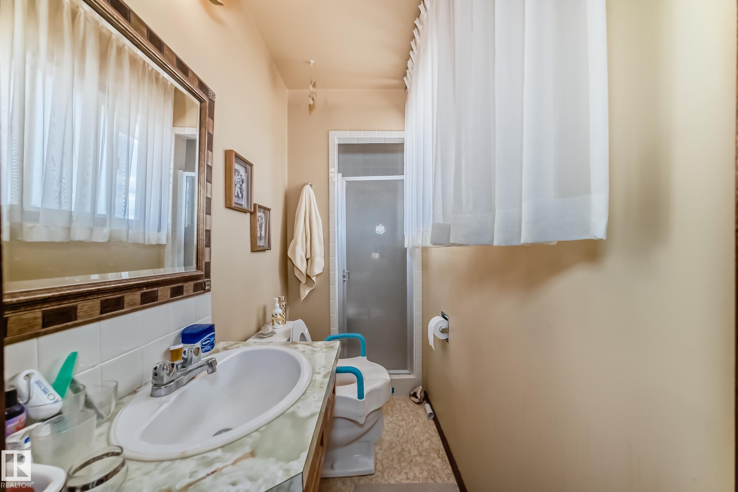 Photo 24 at 17707 84 Avenue NW, Thorncliffe, Edmonton