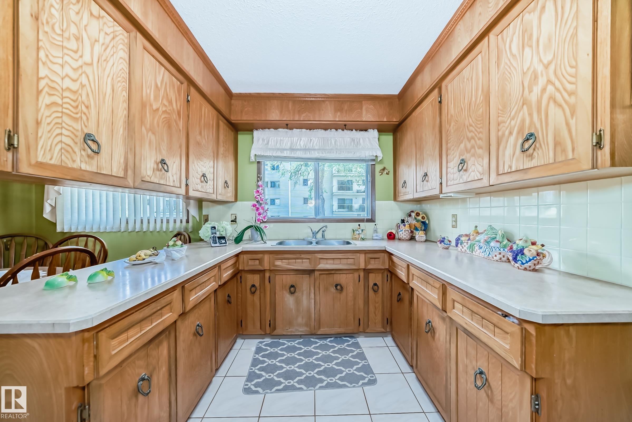 Photo 6 at 17707 84 Avenue NW, Thorncliffe, Edmonton