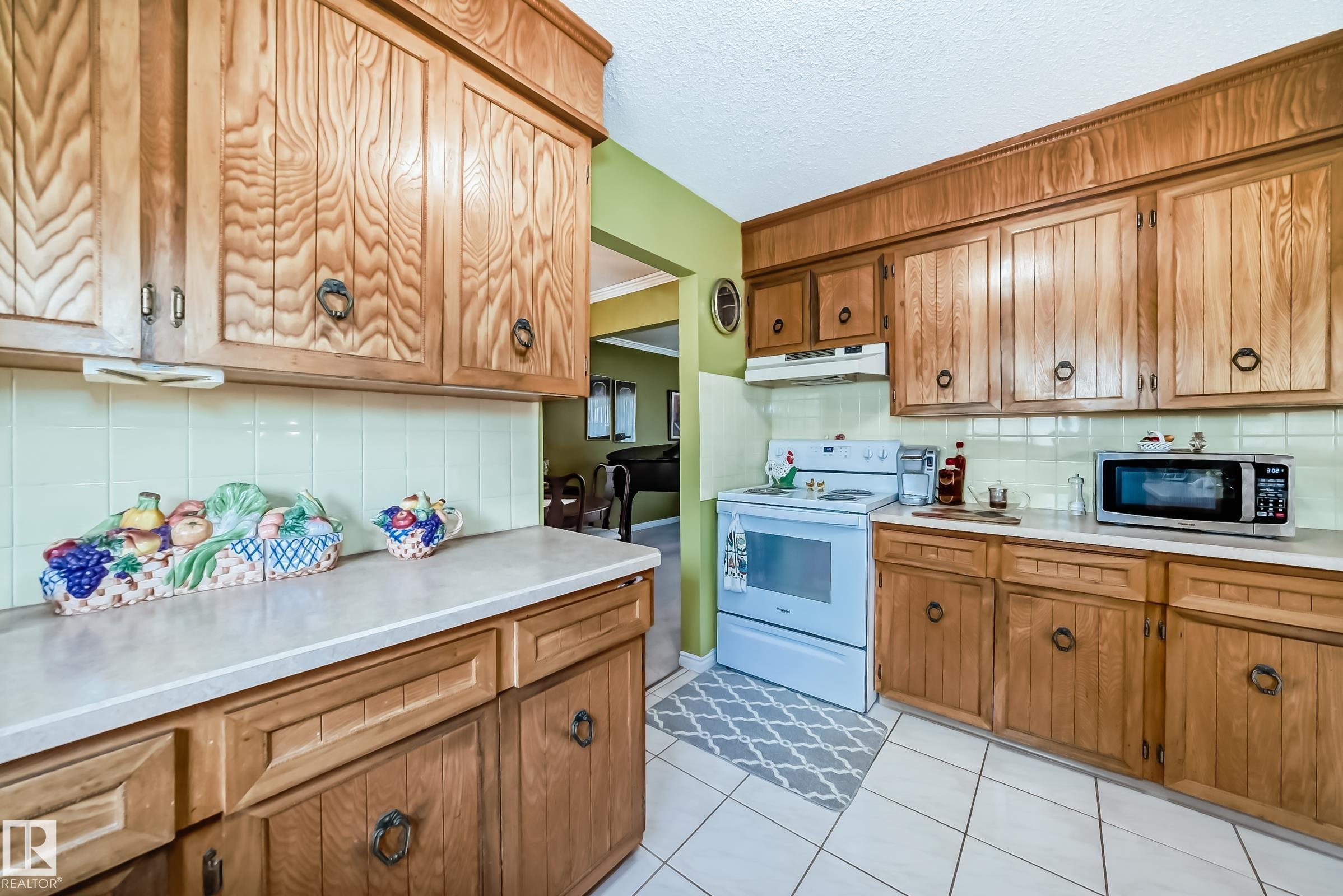 Photo 8 at 17707 84 Avenue NW, Thorncliffe, Edmonton