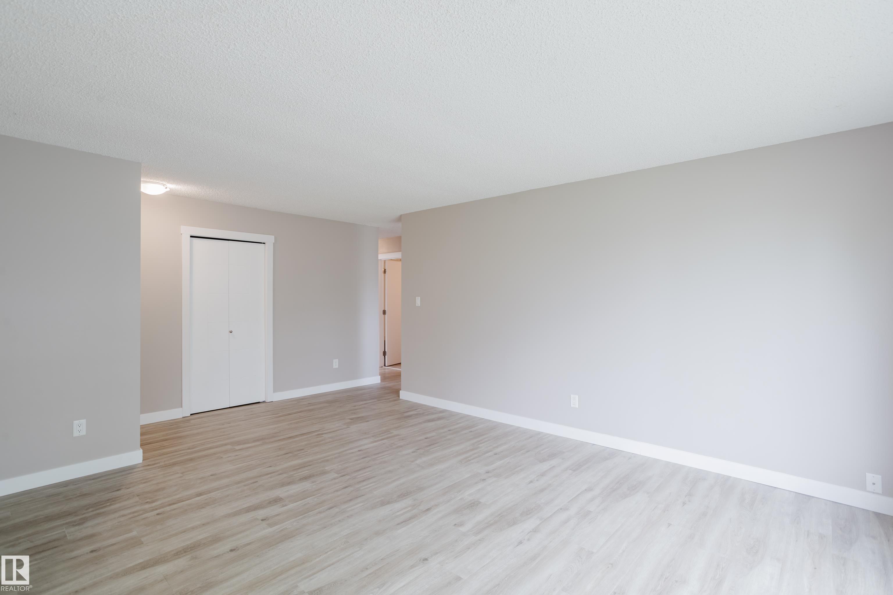 Photo 14 at 11916 152a Avenue NW, Caernarvon, Edmonton