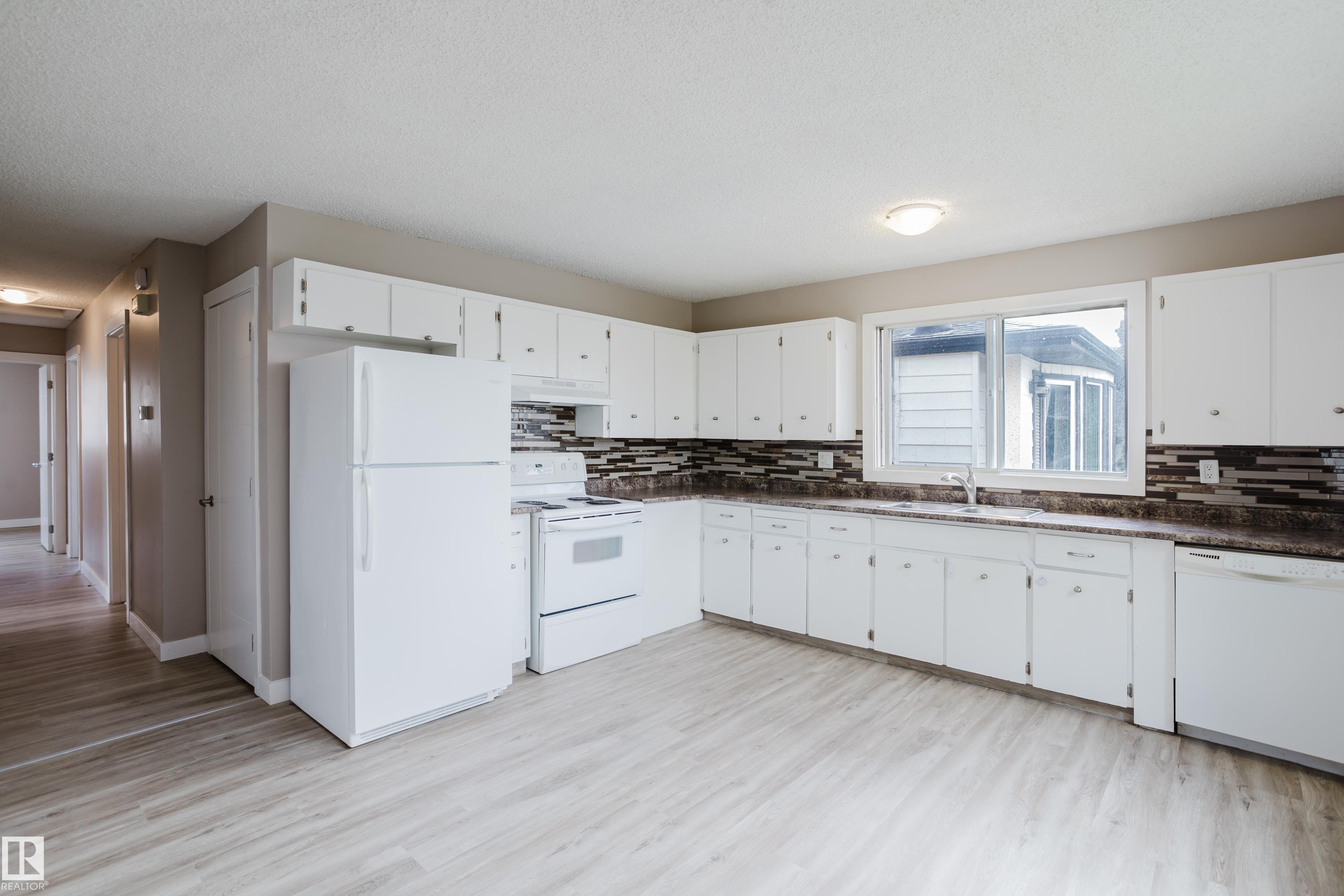 Photo 17 at 11916 152a Avenue NW, Caernarvon, Edmonton