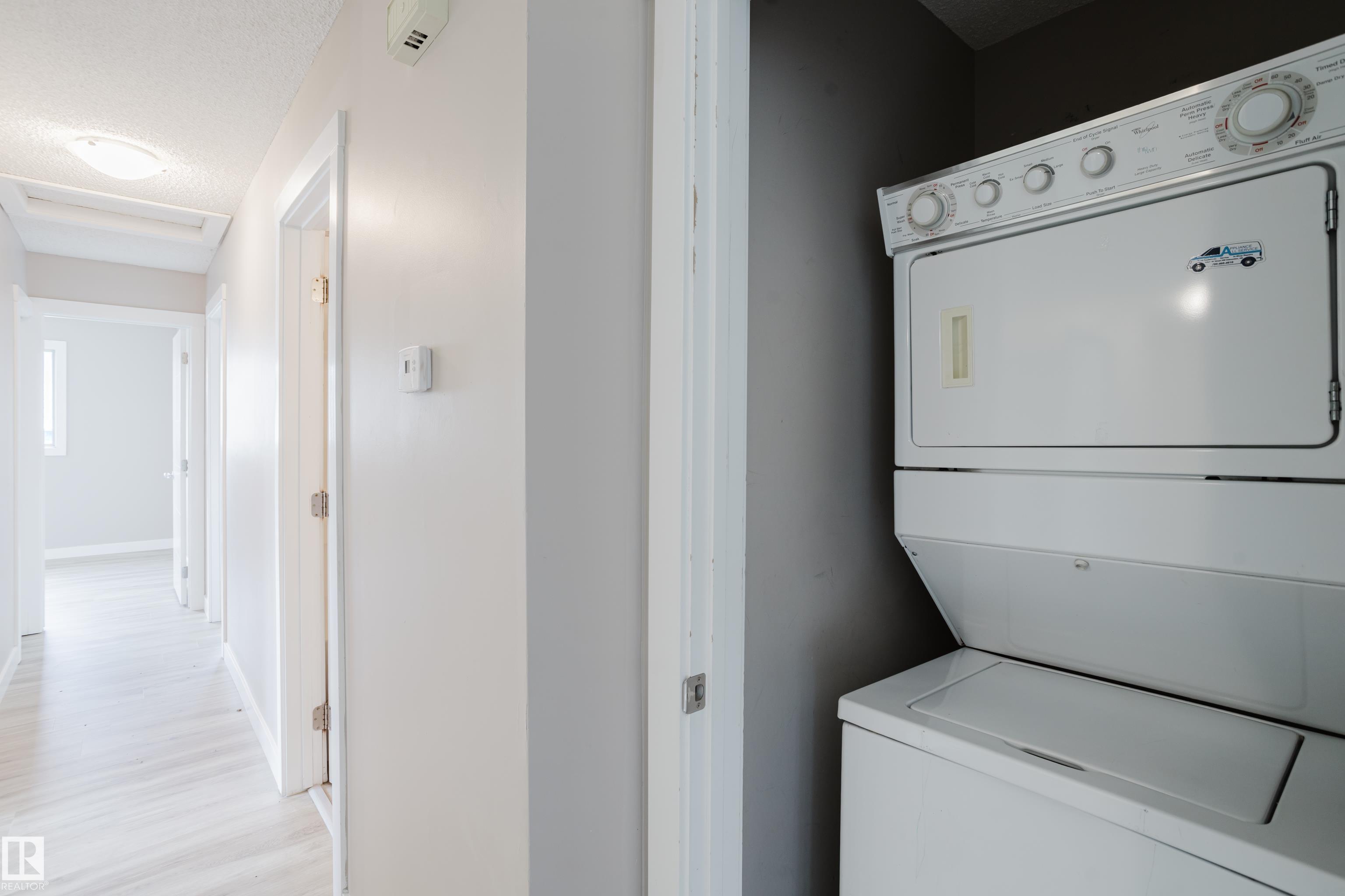 Photo 23 at 11916 152a Avenue NW, Caernarvon, Edmonton