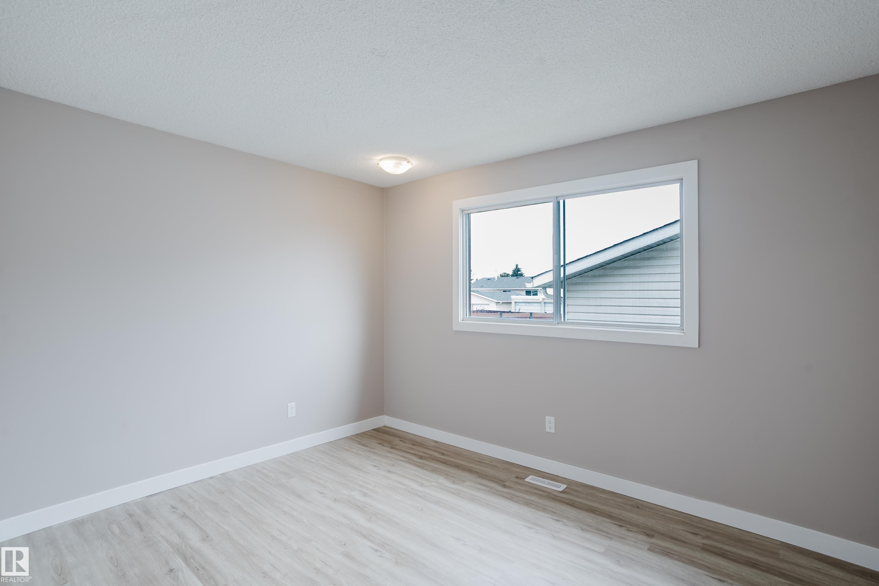Photo 29 at 11916 152a Avenue NW, Caernarvon, Edmonton