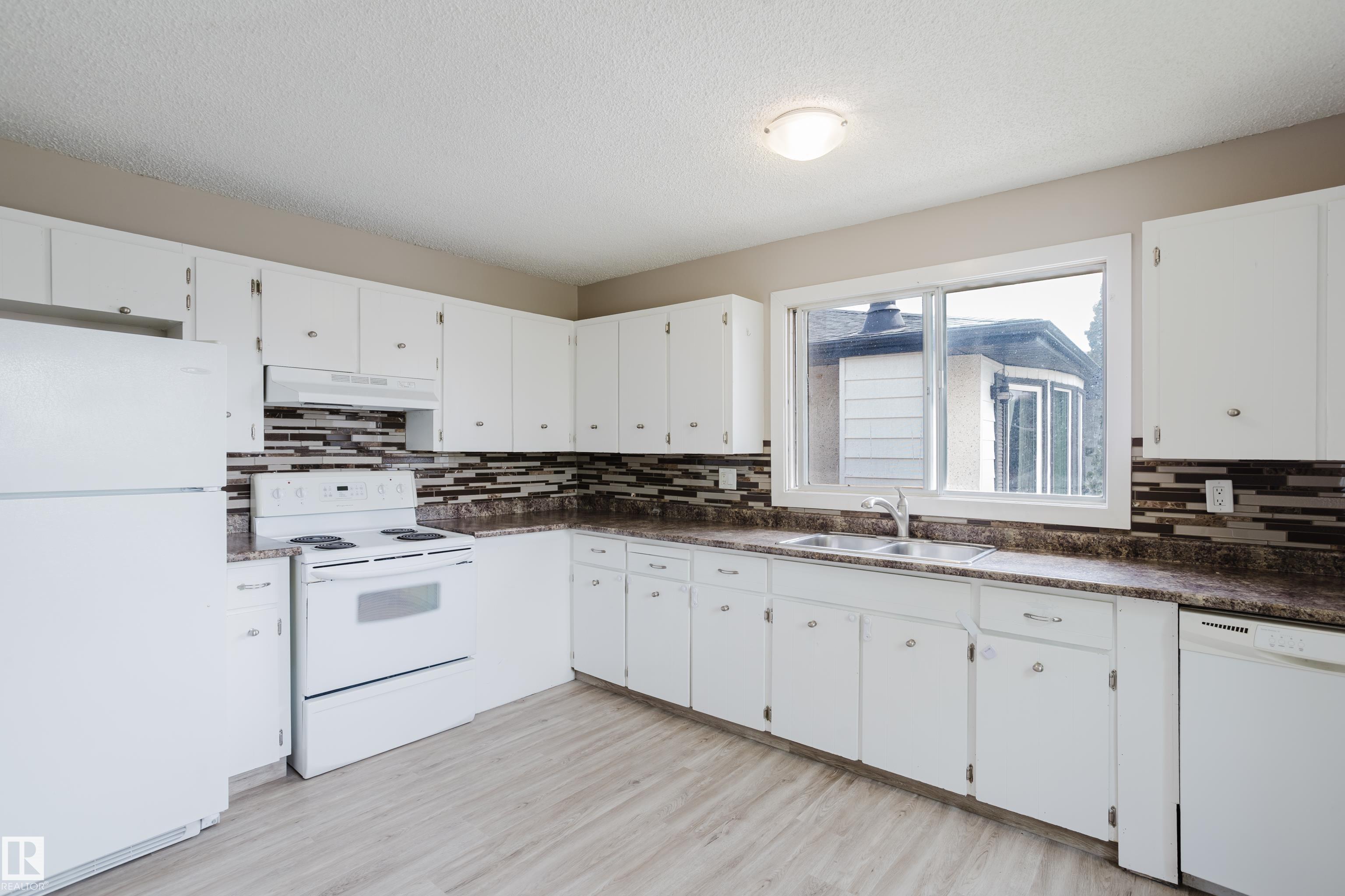 11916 152a Avenue NW, Caernarvon, Edmonton