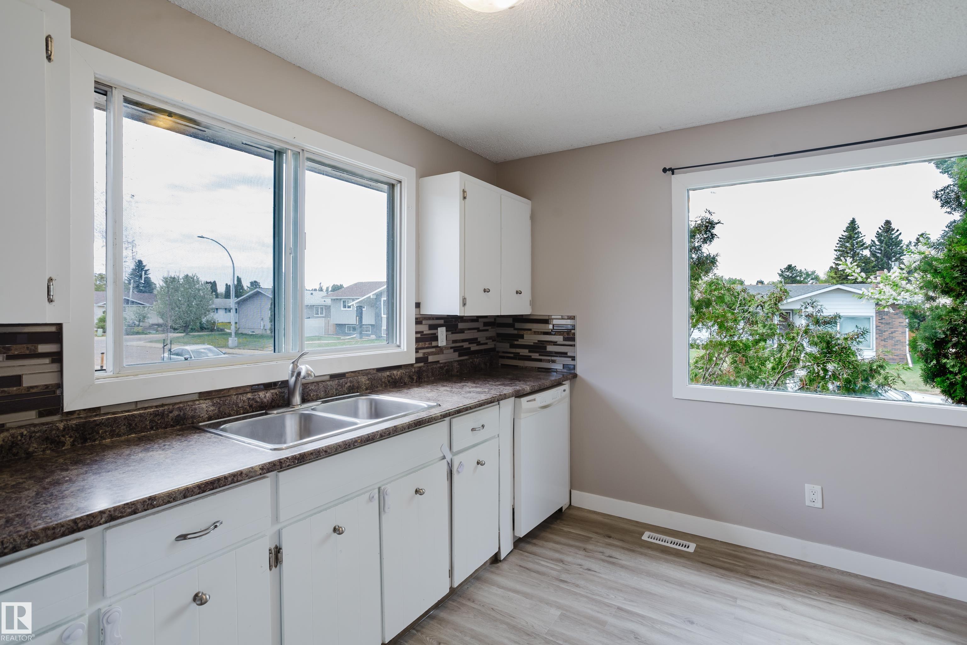 11916 152a Avenue NW, Caernarvon, Edmonton