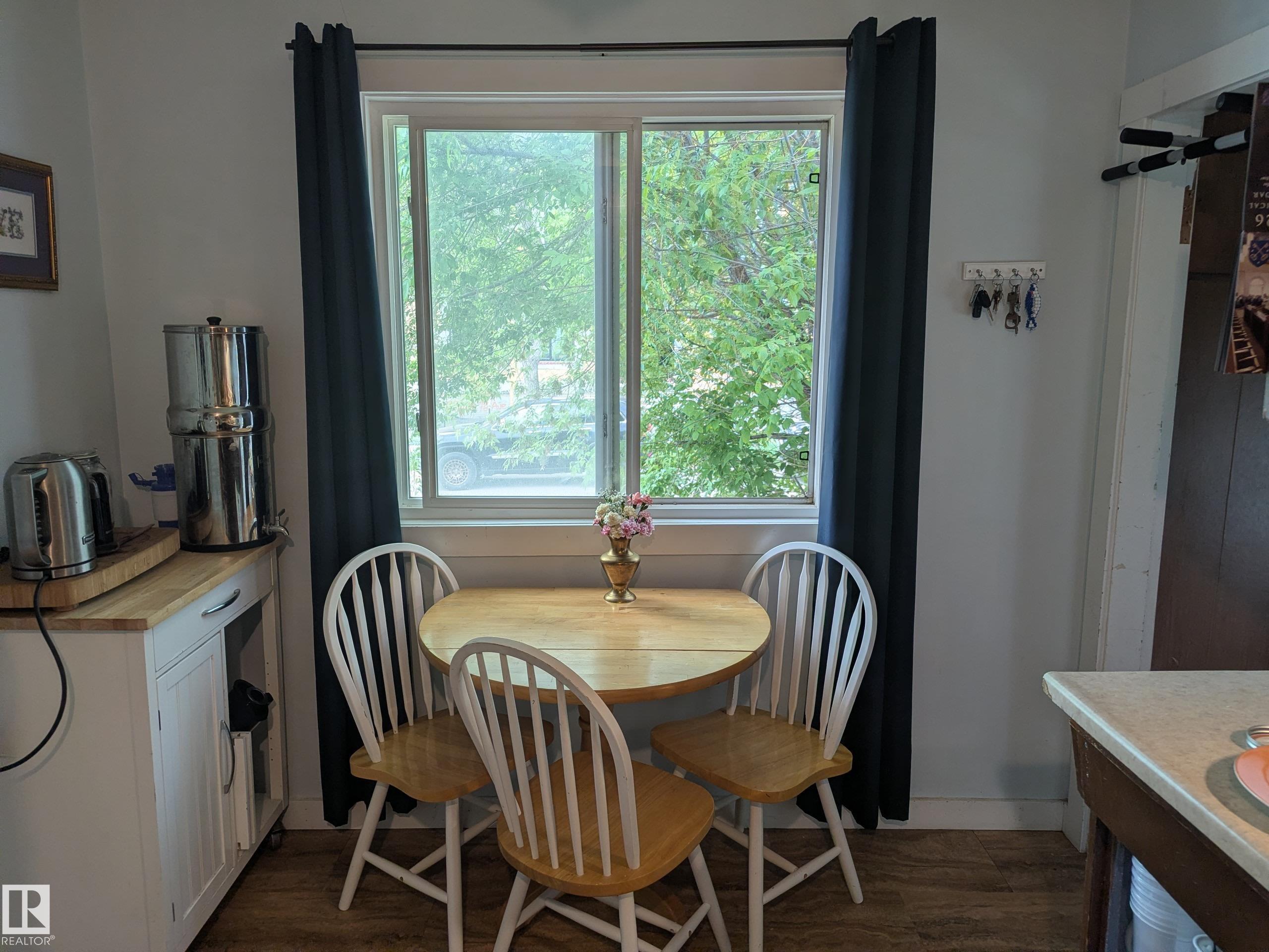 Photo 10 at 10650 76 Avenue NW, Queen Alexandra, Edmonton