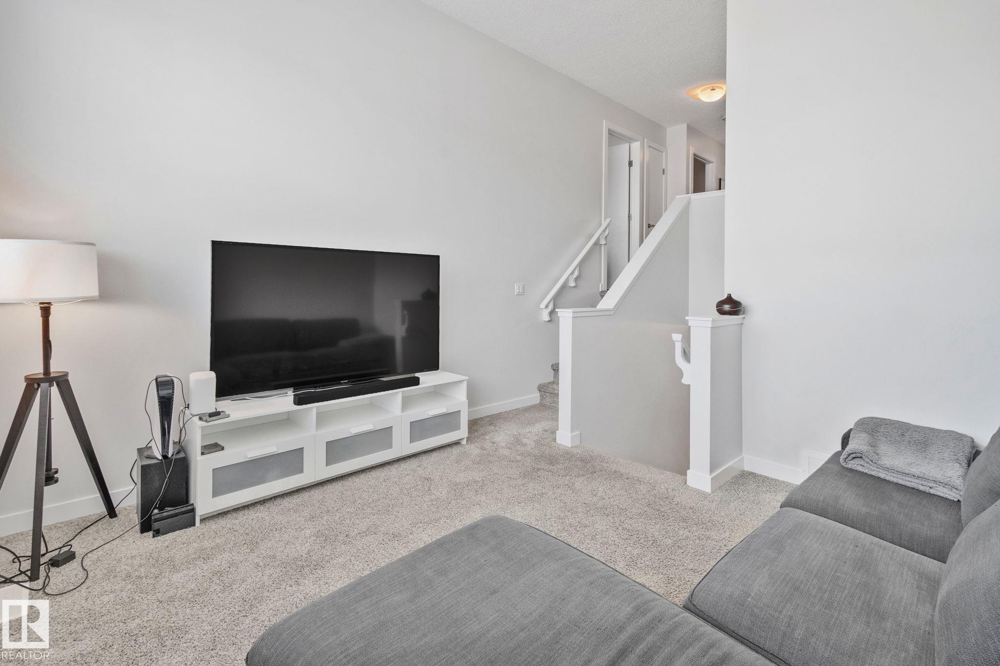Photo 13 at 249 39a Avenue NW, Maple Crest, Edmonton