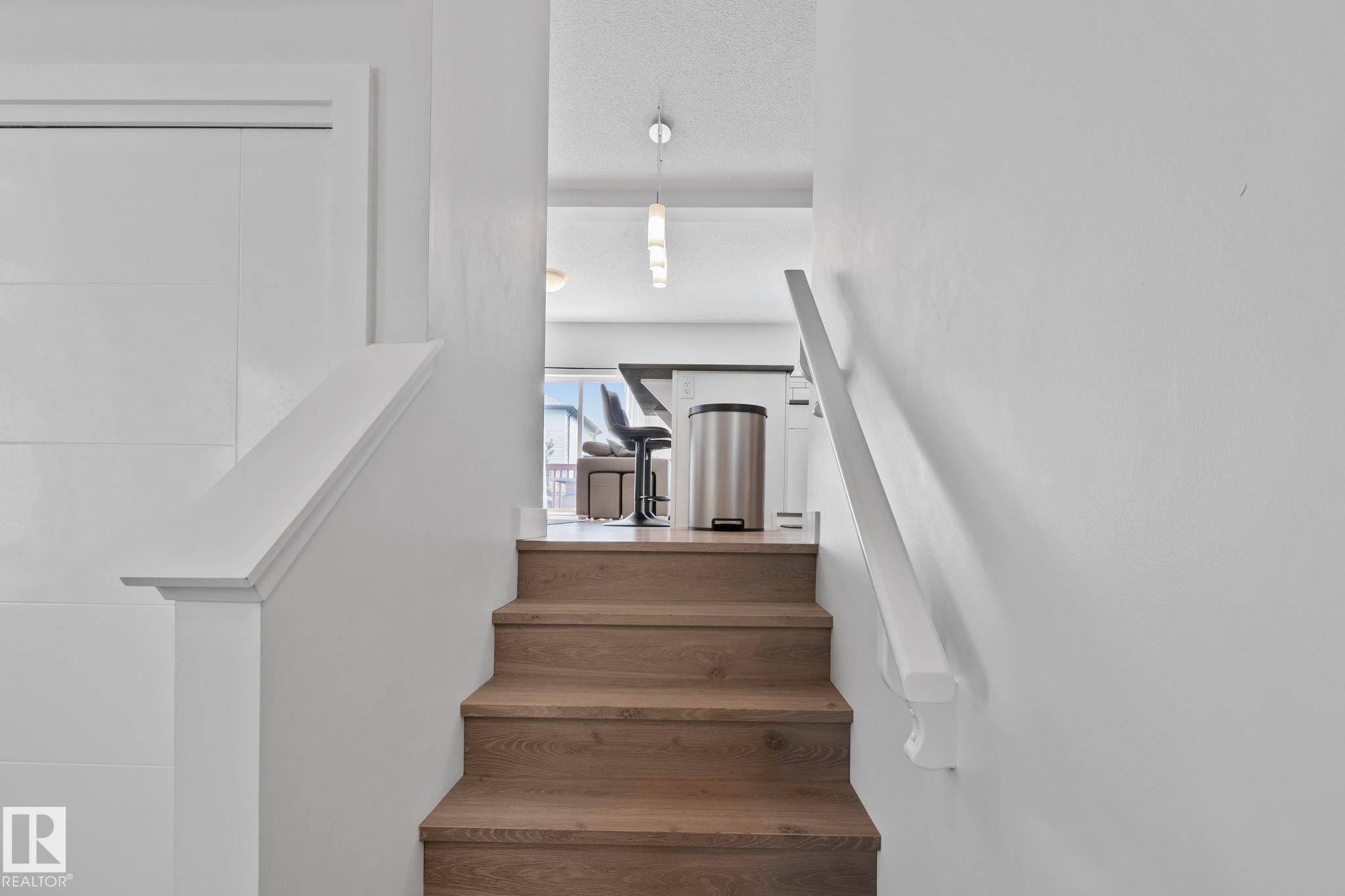 249 39a Avenue NW, Maple Crest, Edmonton