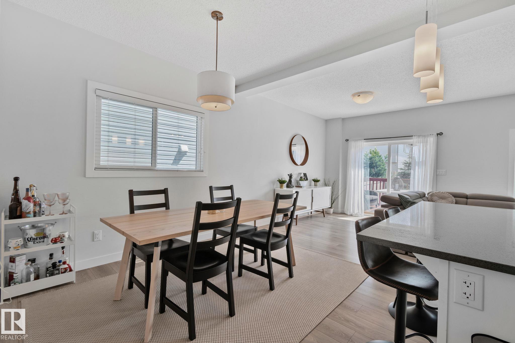 249 39a Avenue NW, Maple Crest, Edmonton