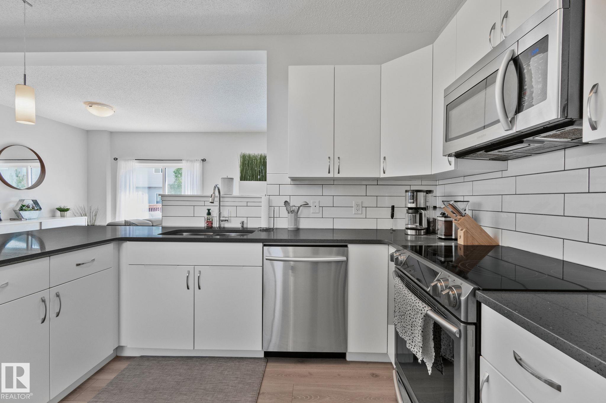Photo 7 at 249 39a Avenue NW, Maple Crest, Edmonton