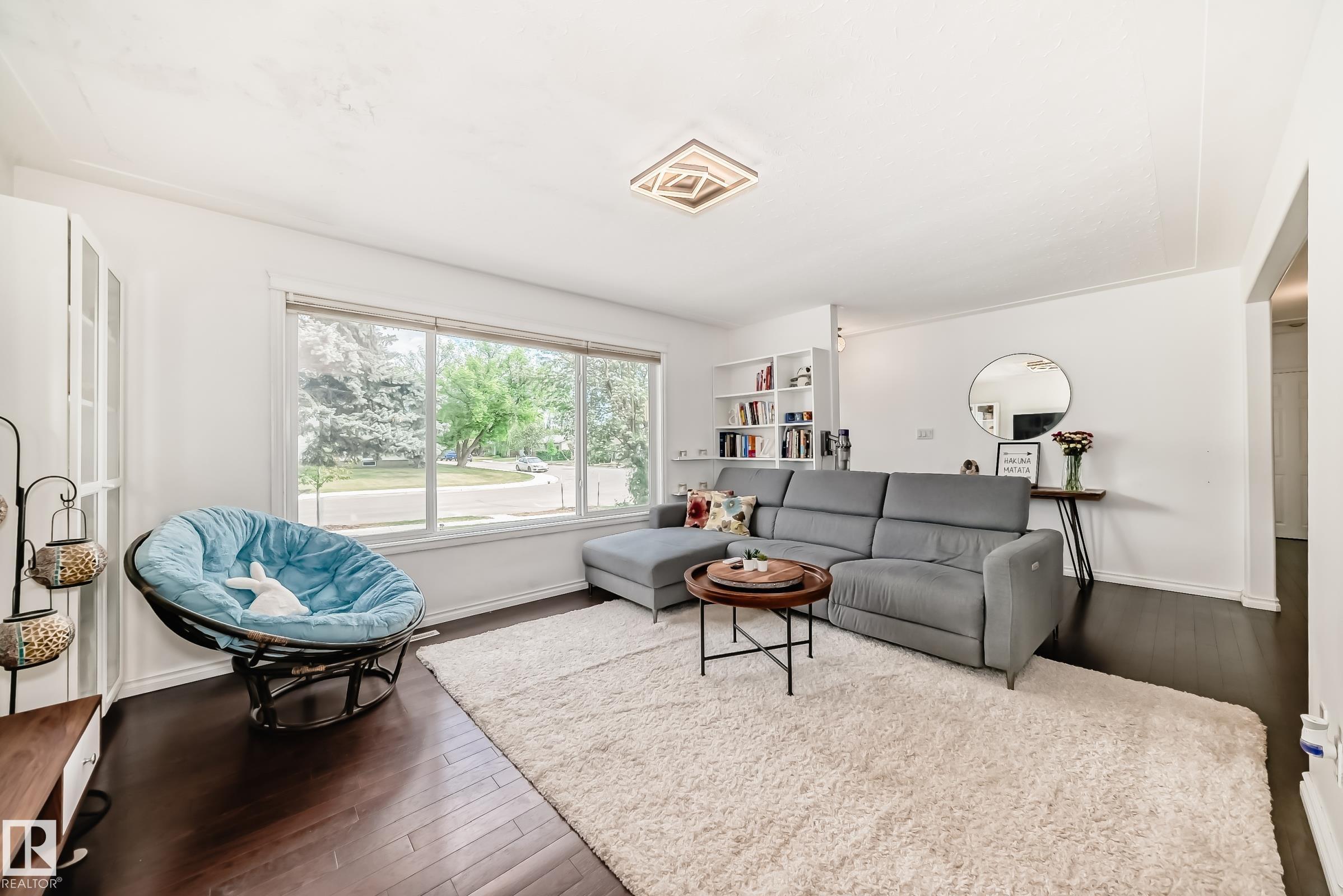 Photo 13 at 10419 52 Avenue NW, Pleasantview, Edmonton