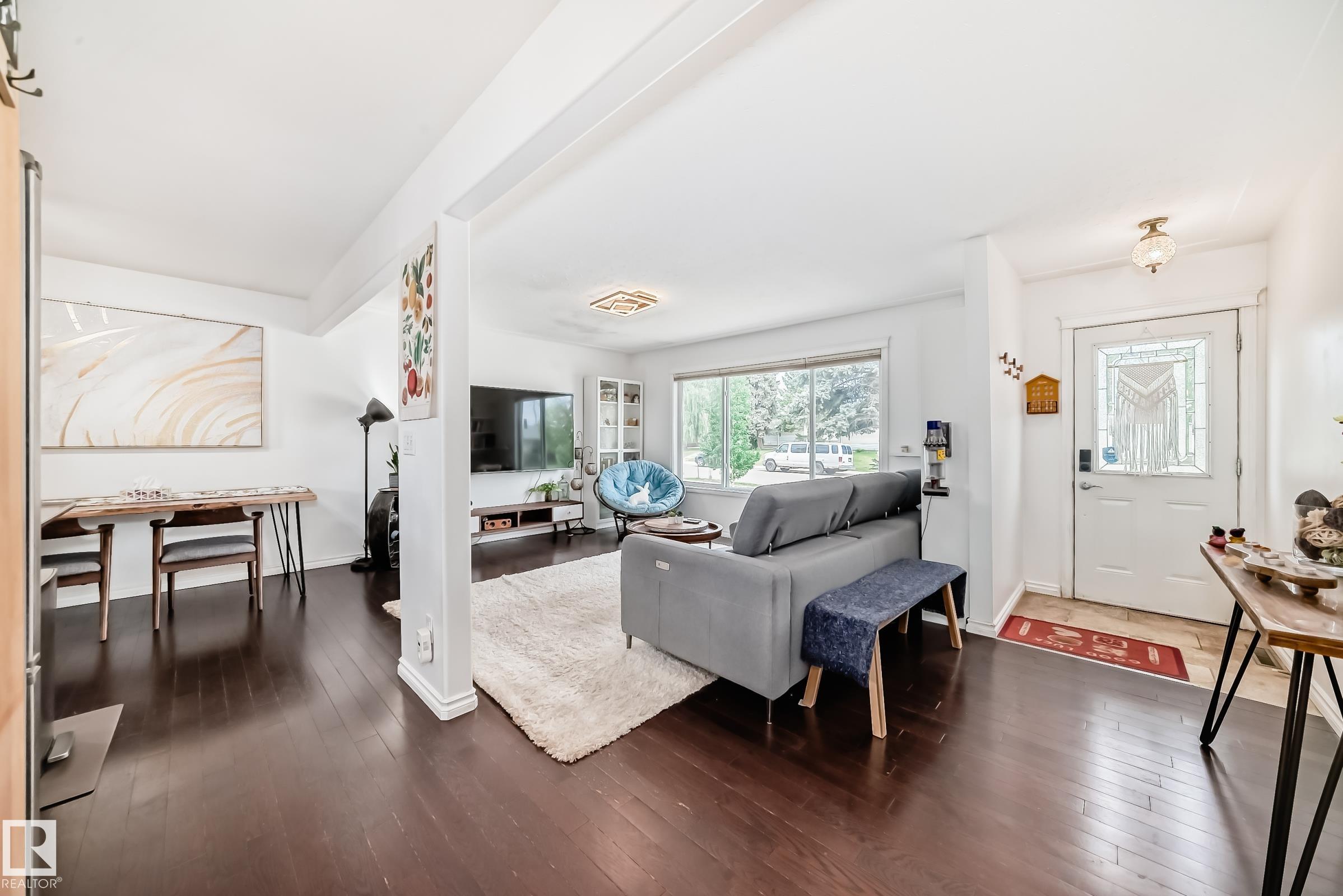 Photo 15 at 10419 52 Avenue NW, Pleasantview, Edmonton